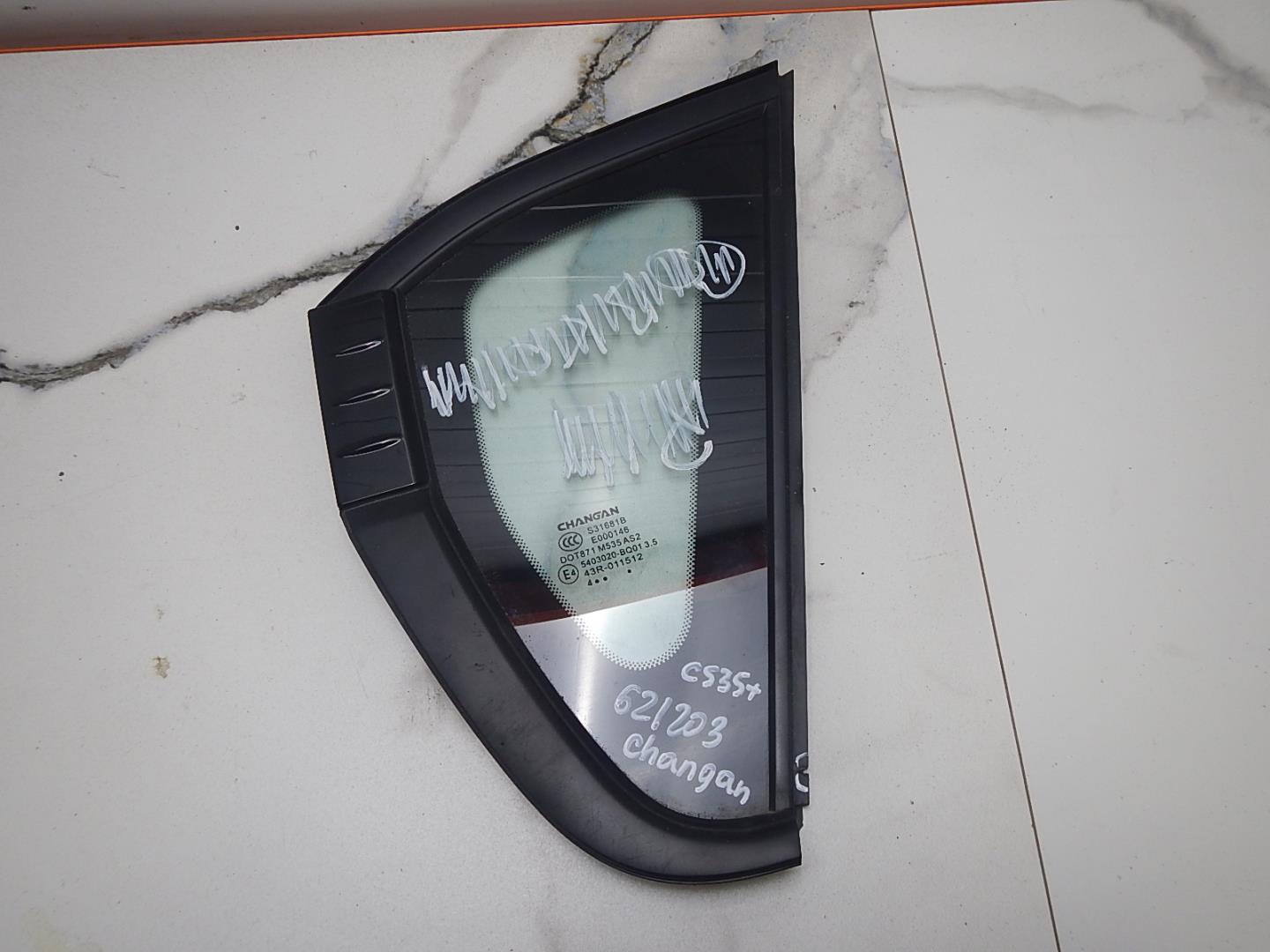 Стекло кузовное глухое правое