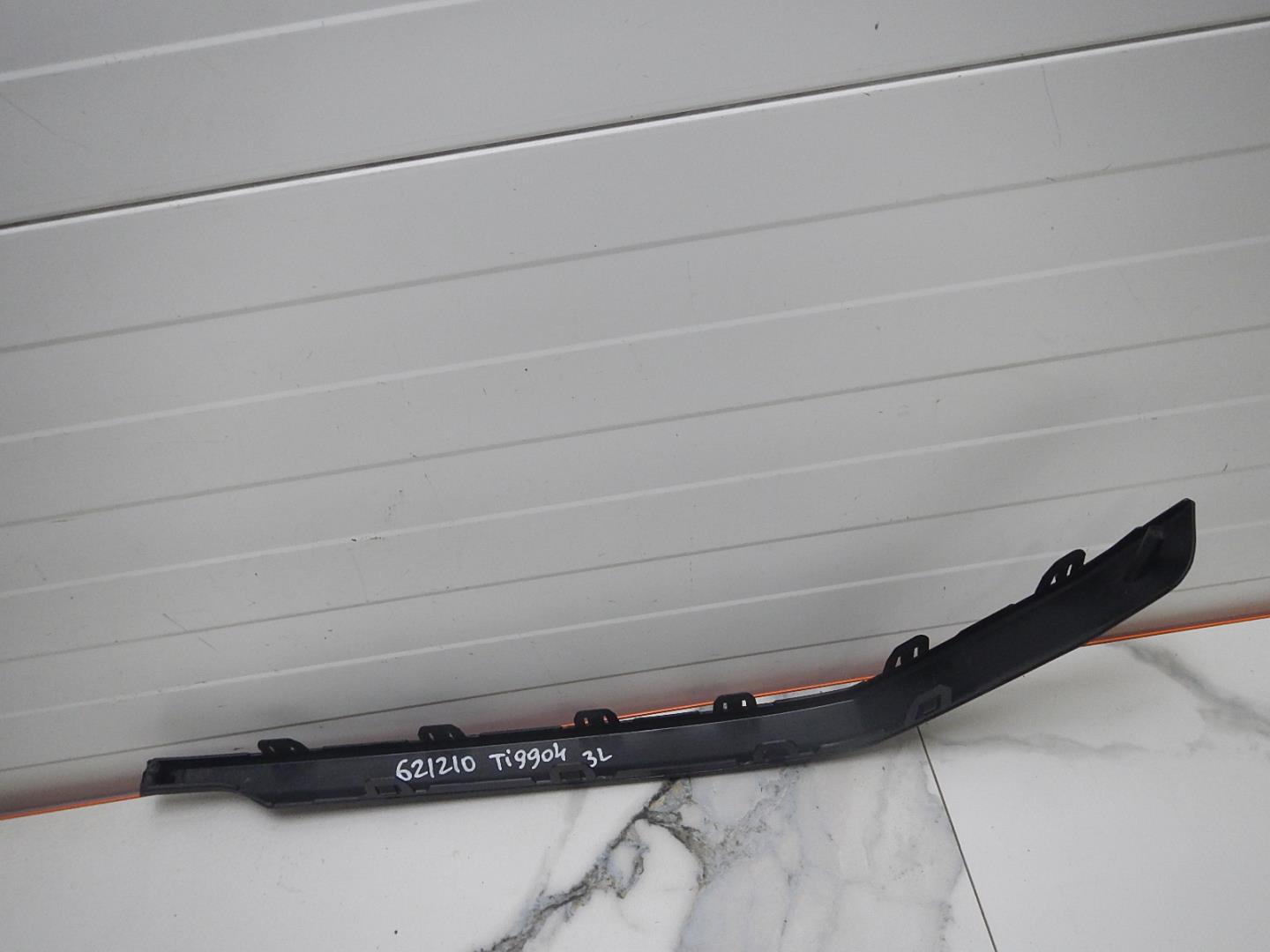 Молдинг заднего бампера