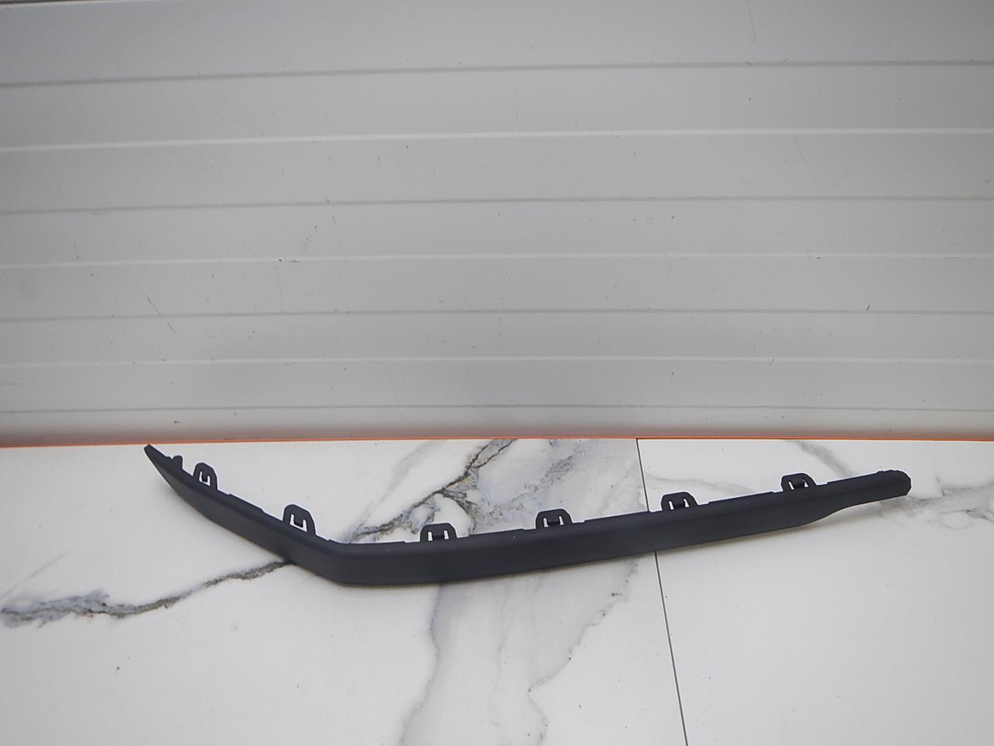 Молдинг заднего бампера