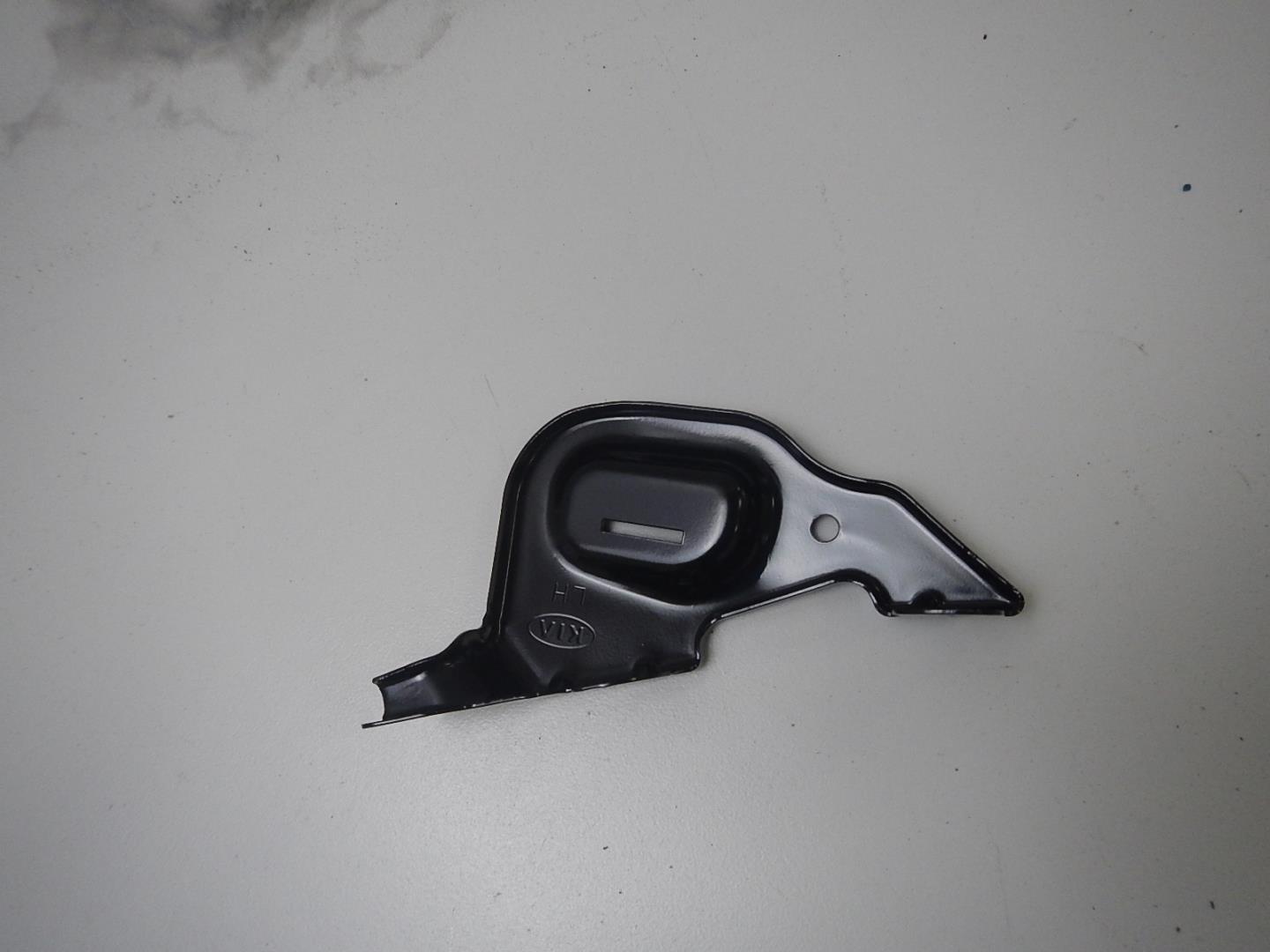 Кронштейн переднего бампера левый