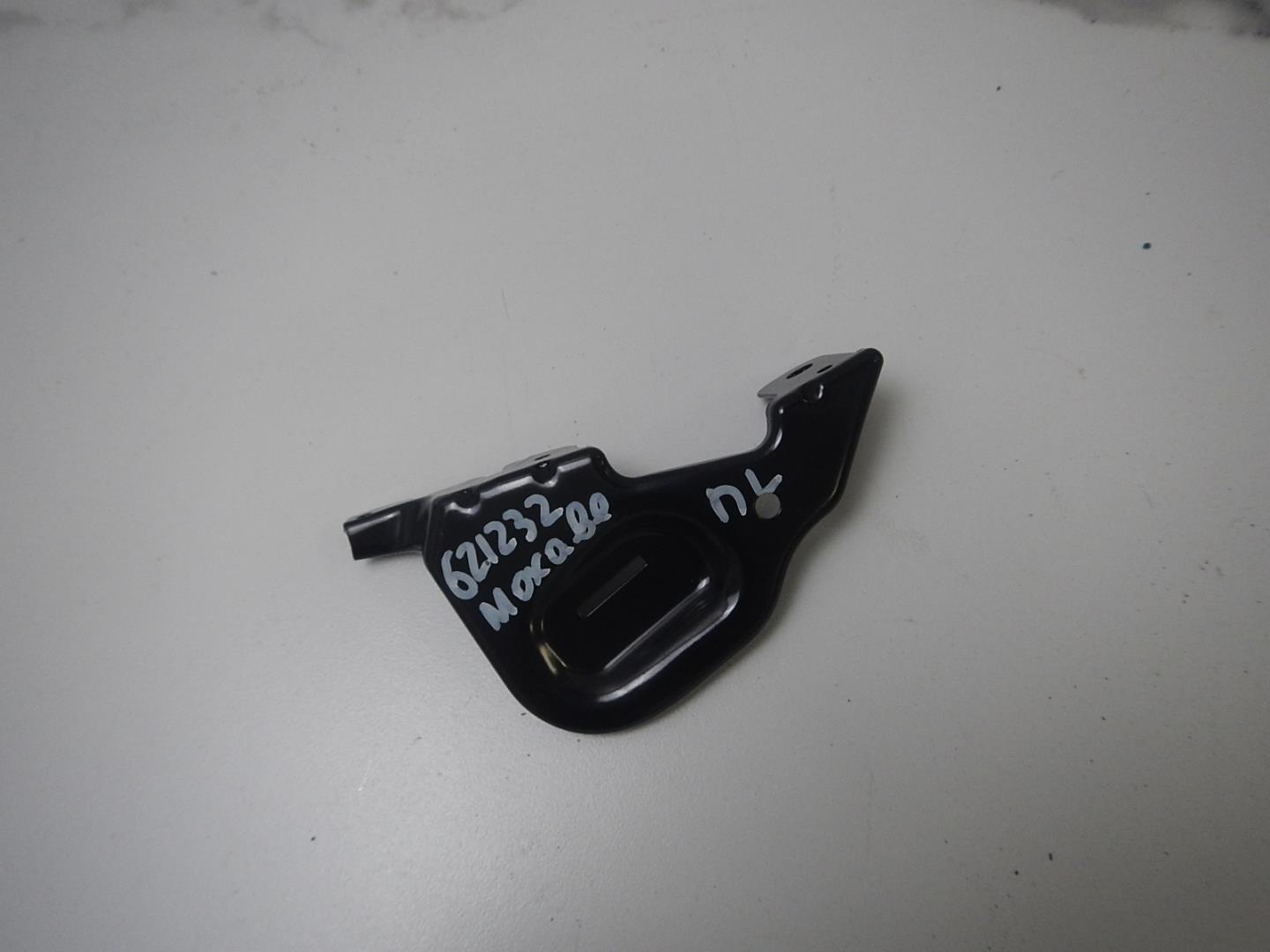 Кронштейн переднего бампера левый