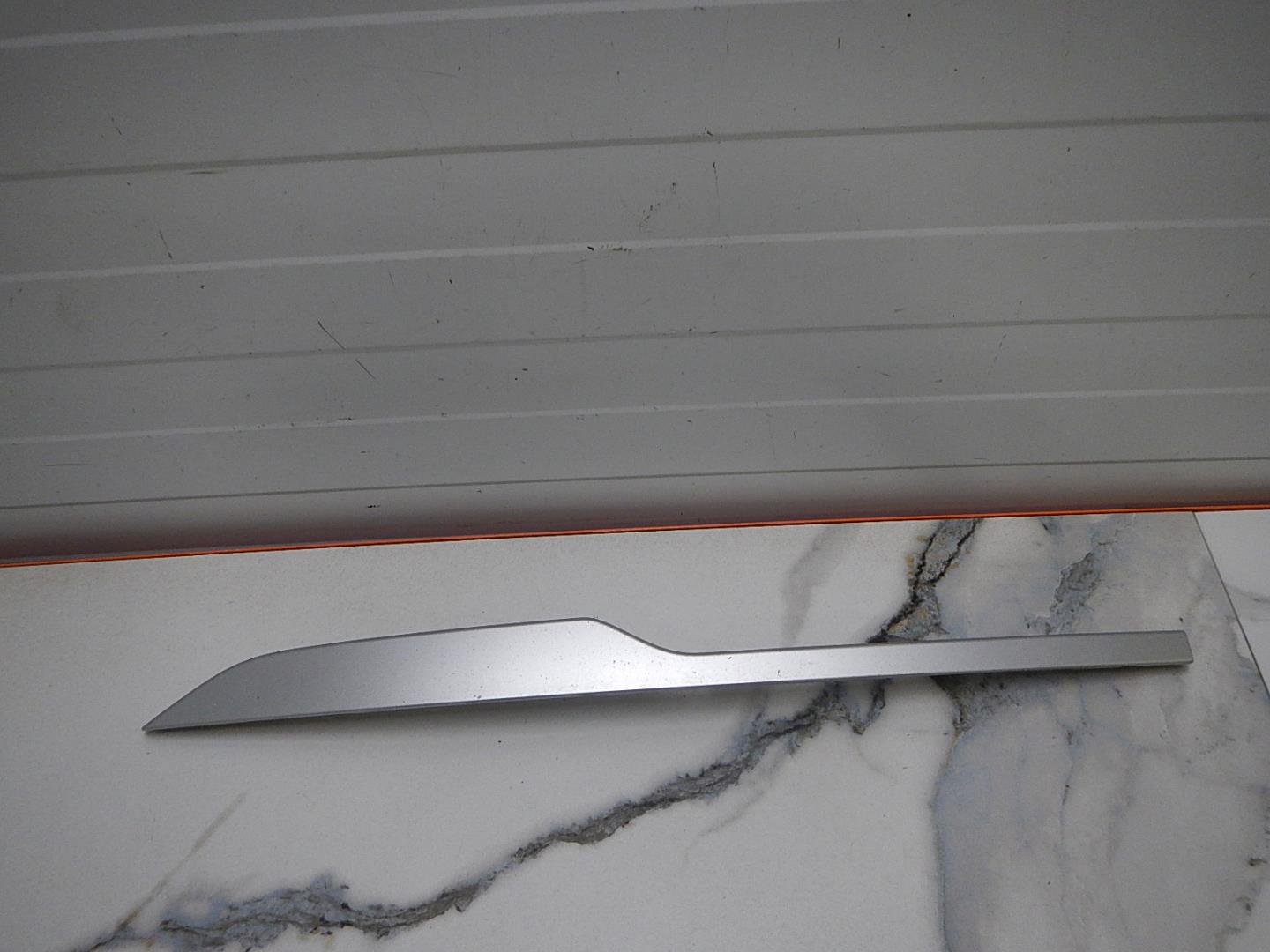 Молдинг переднего бампера правый