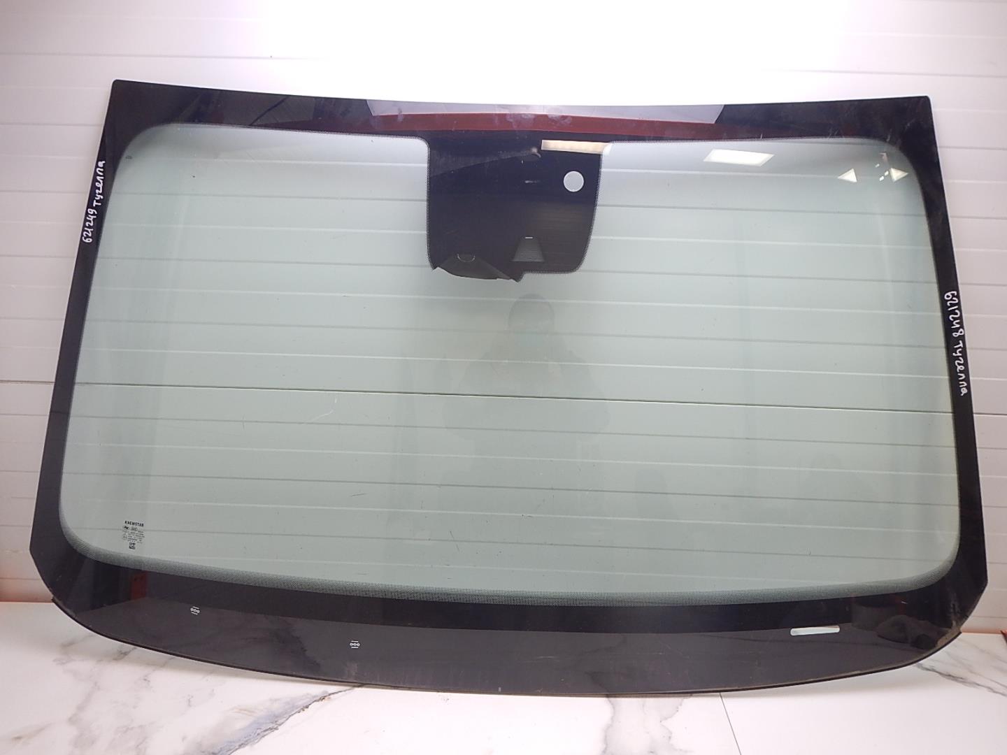 Стекло лобовое (ветровое)