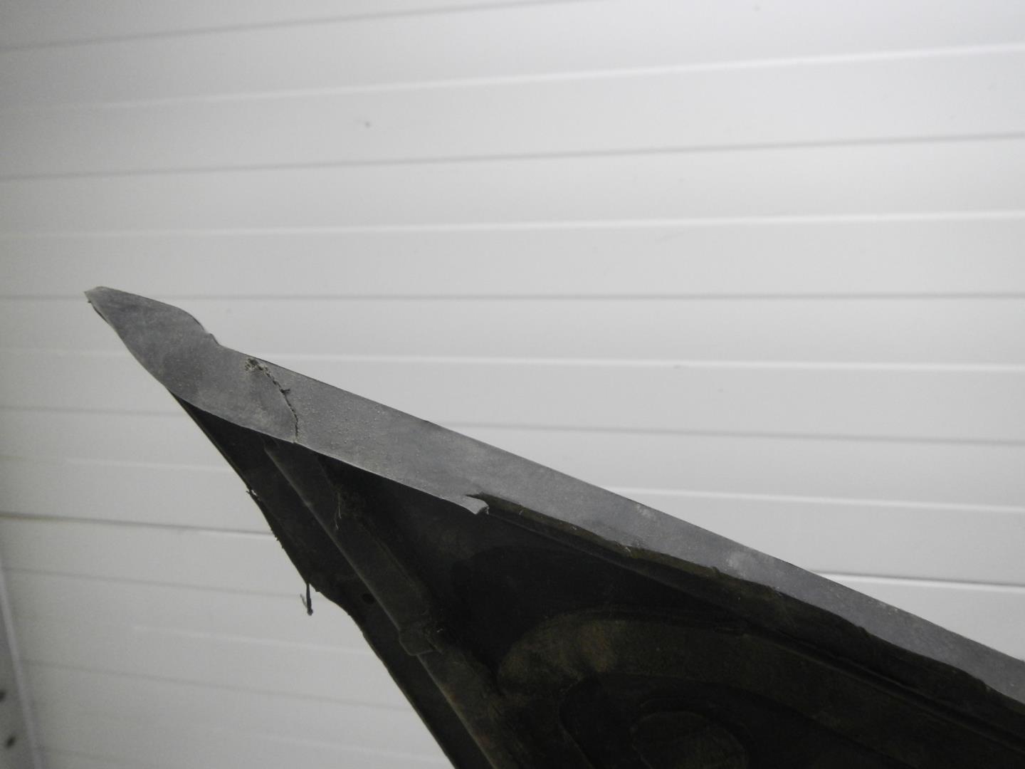 Стекло кузовное глухое левое