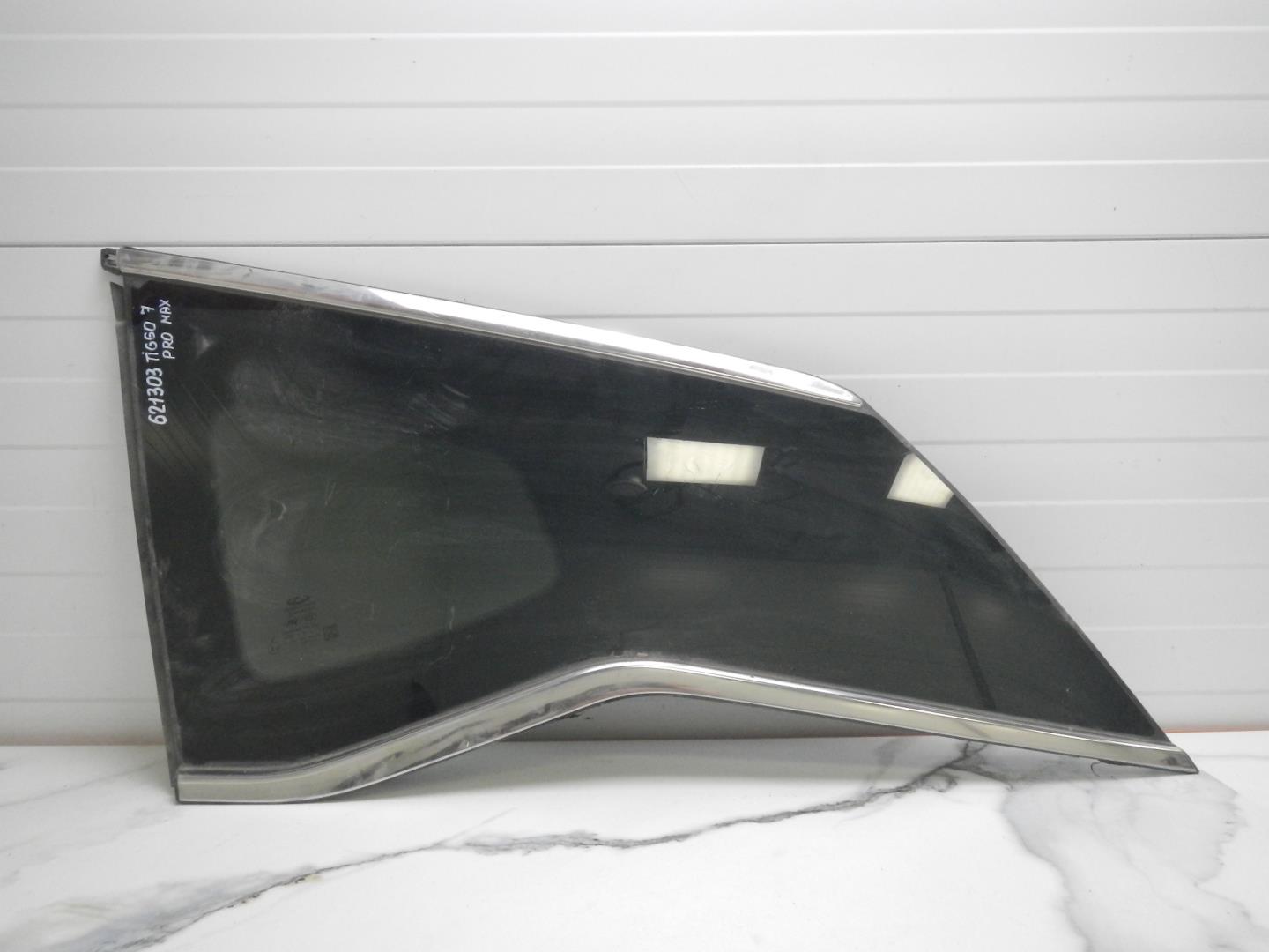 Стекло кузовное глухое левое