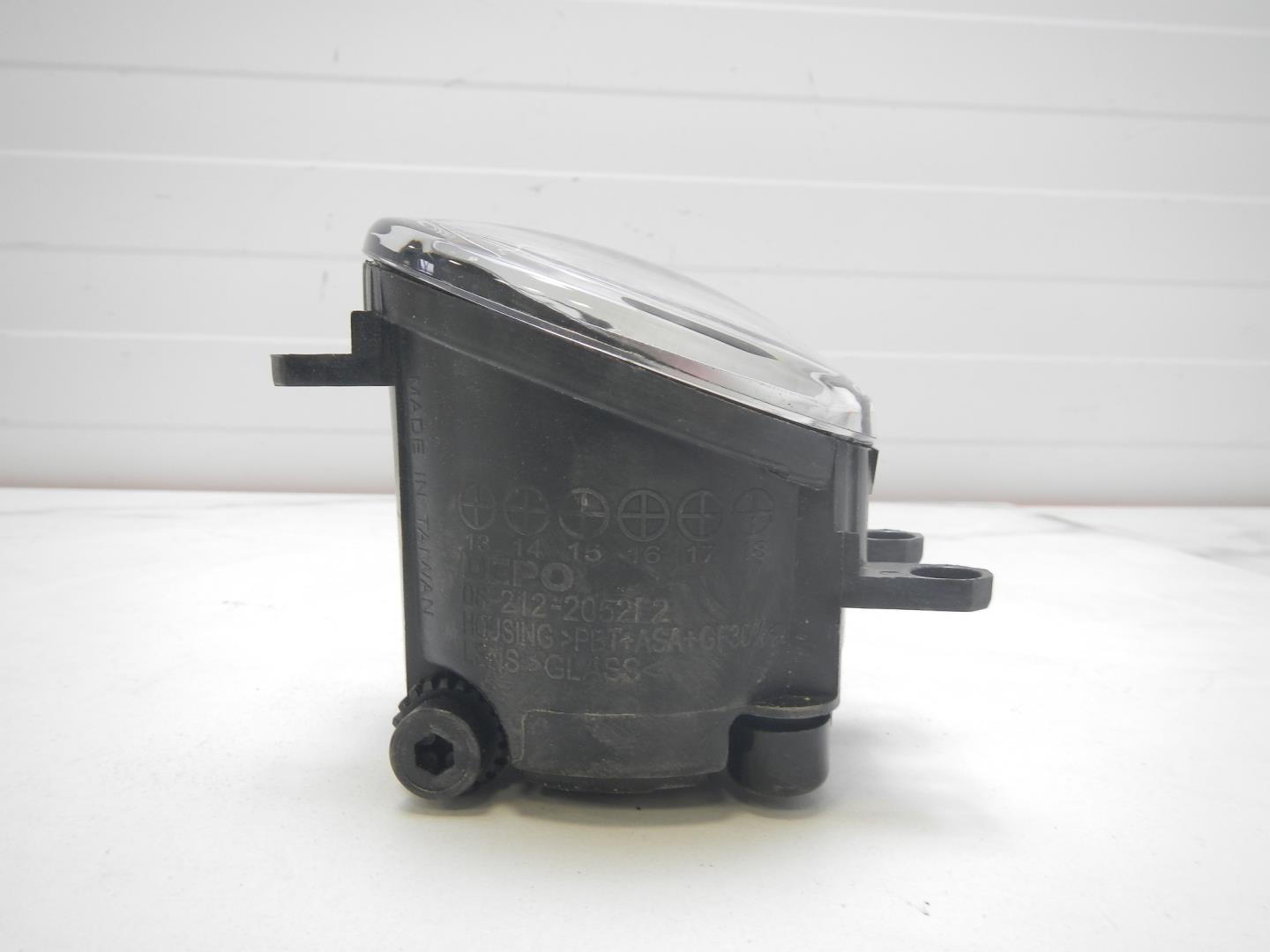 Фара противотуманная левая