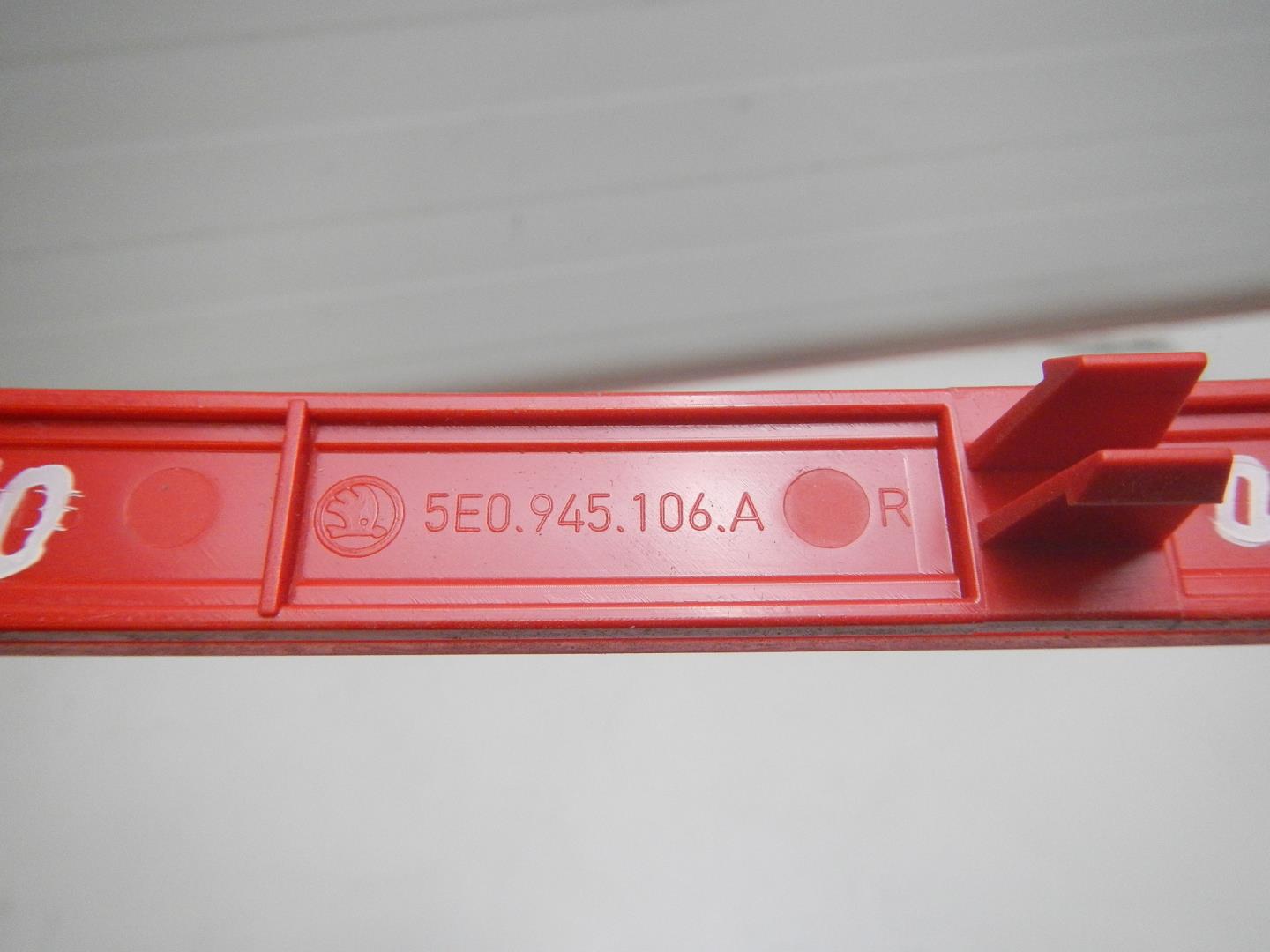 Отражатель в бампер задний правый