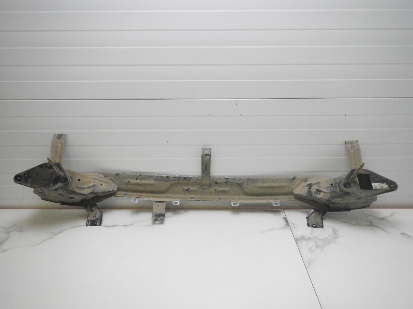 Усилитель заднего бампера