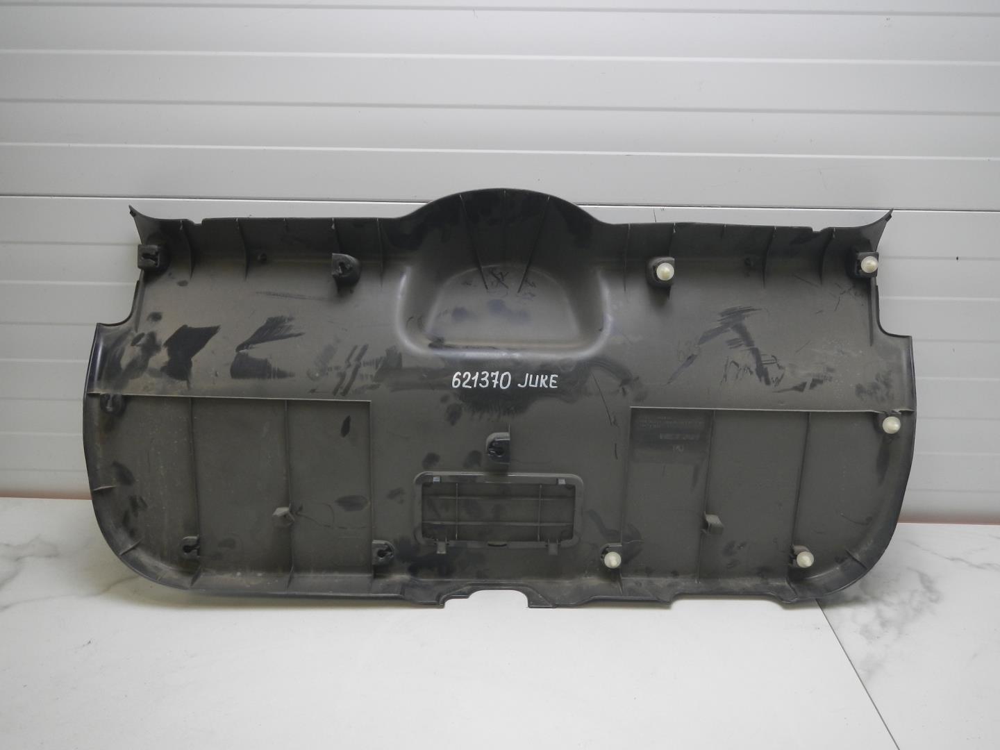 Обшивка двери багажника