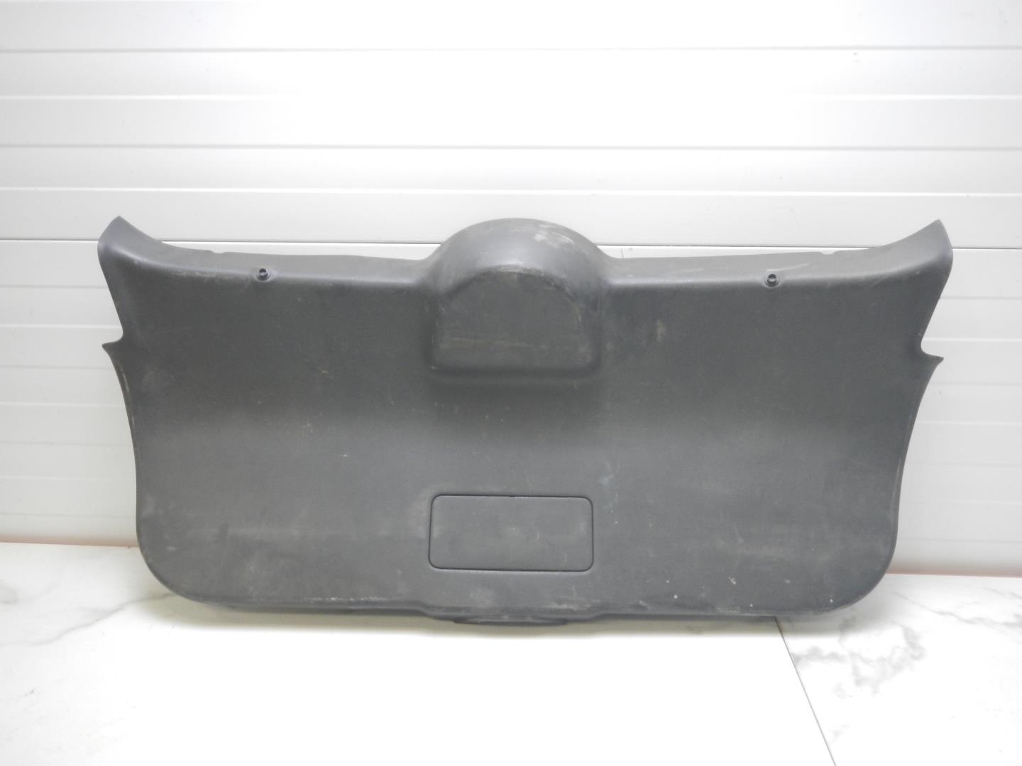 Обшивка двери багажника