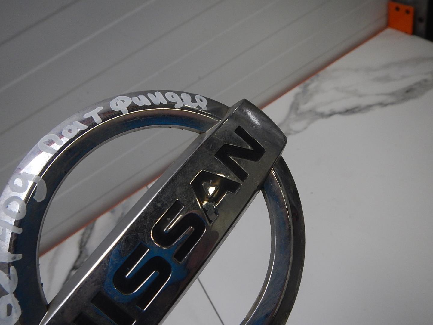 Эмблема на крышку багажника