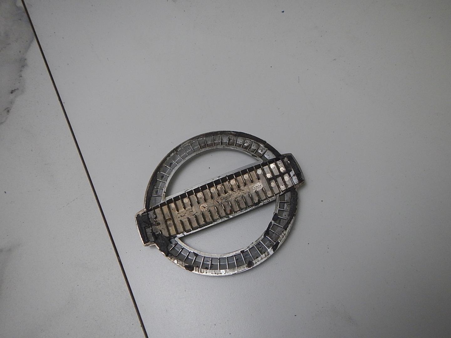 Эмблема на крышку багажника