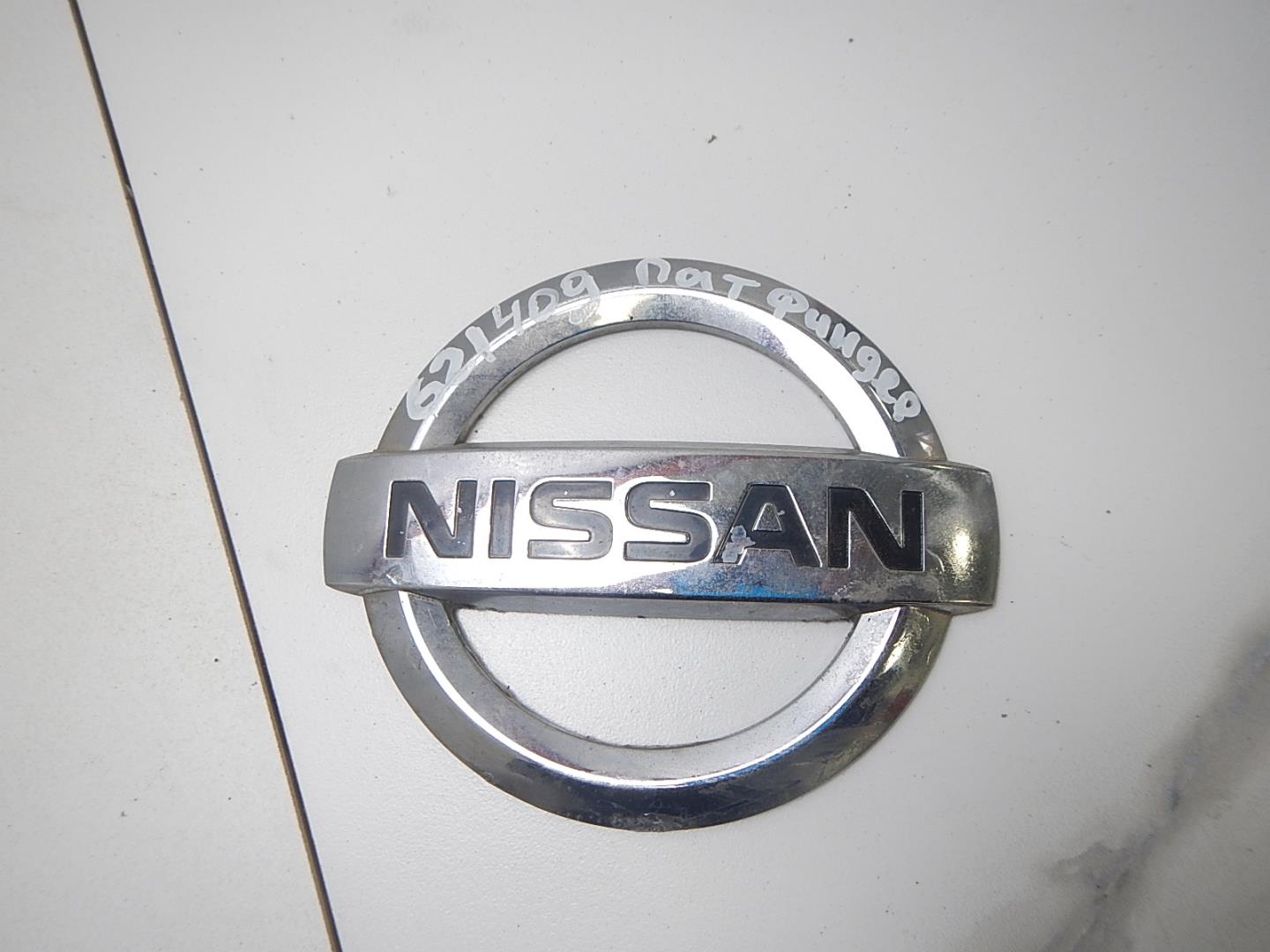 Эмблема на крышку багажника