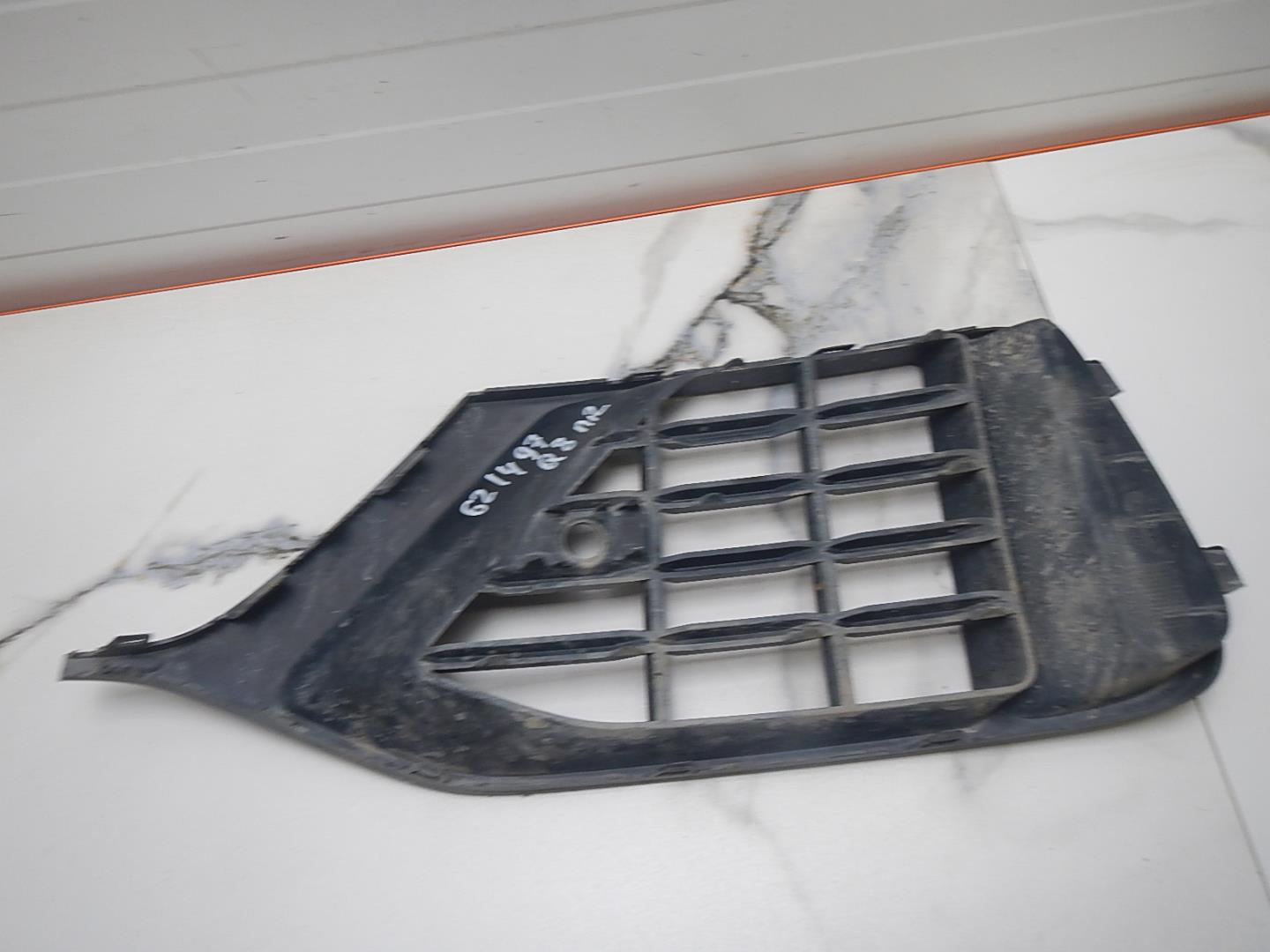 Решетка в бампер правая