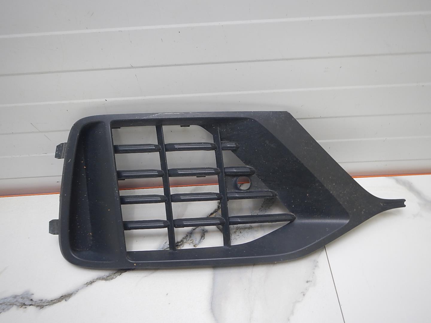 Решетка в бампер правая