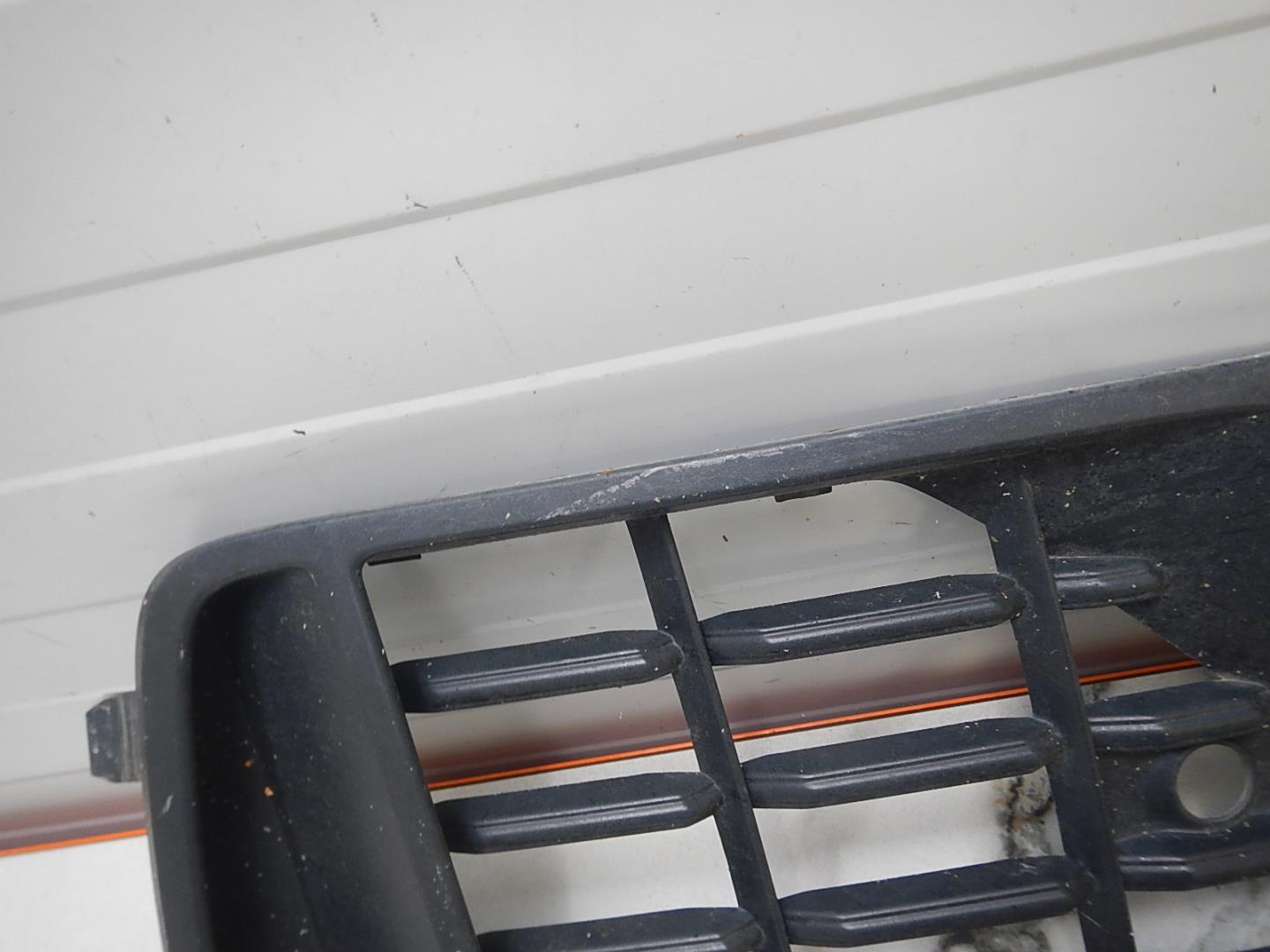 Решетка в бампер правая