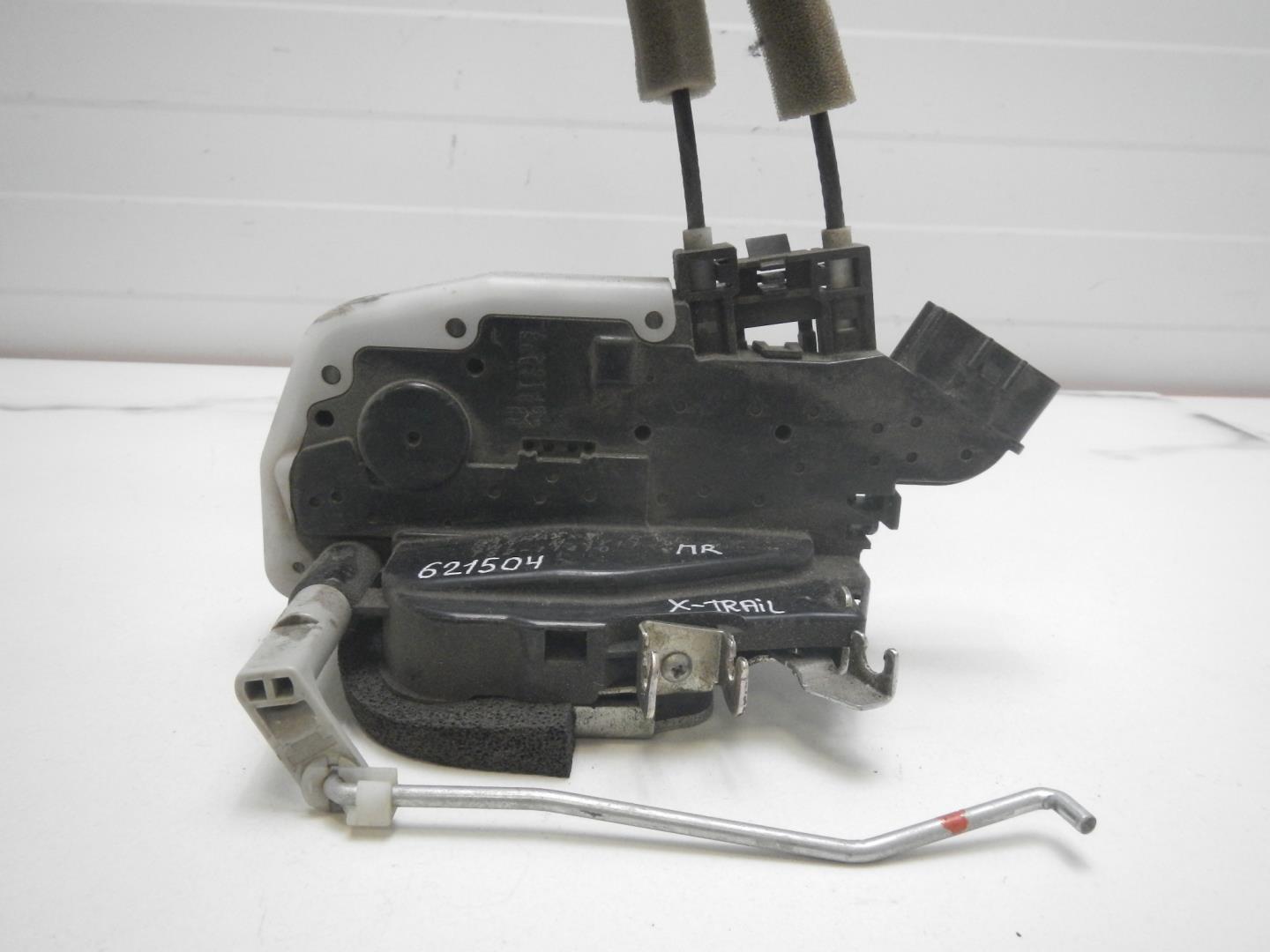 Замок двери передней правой