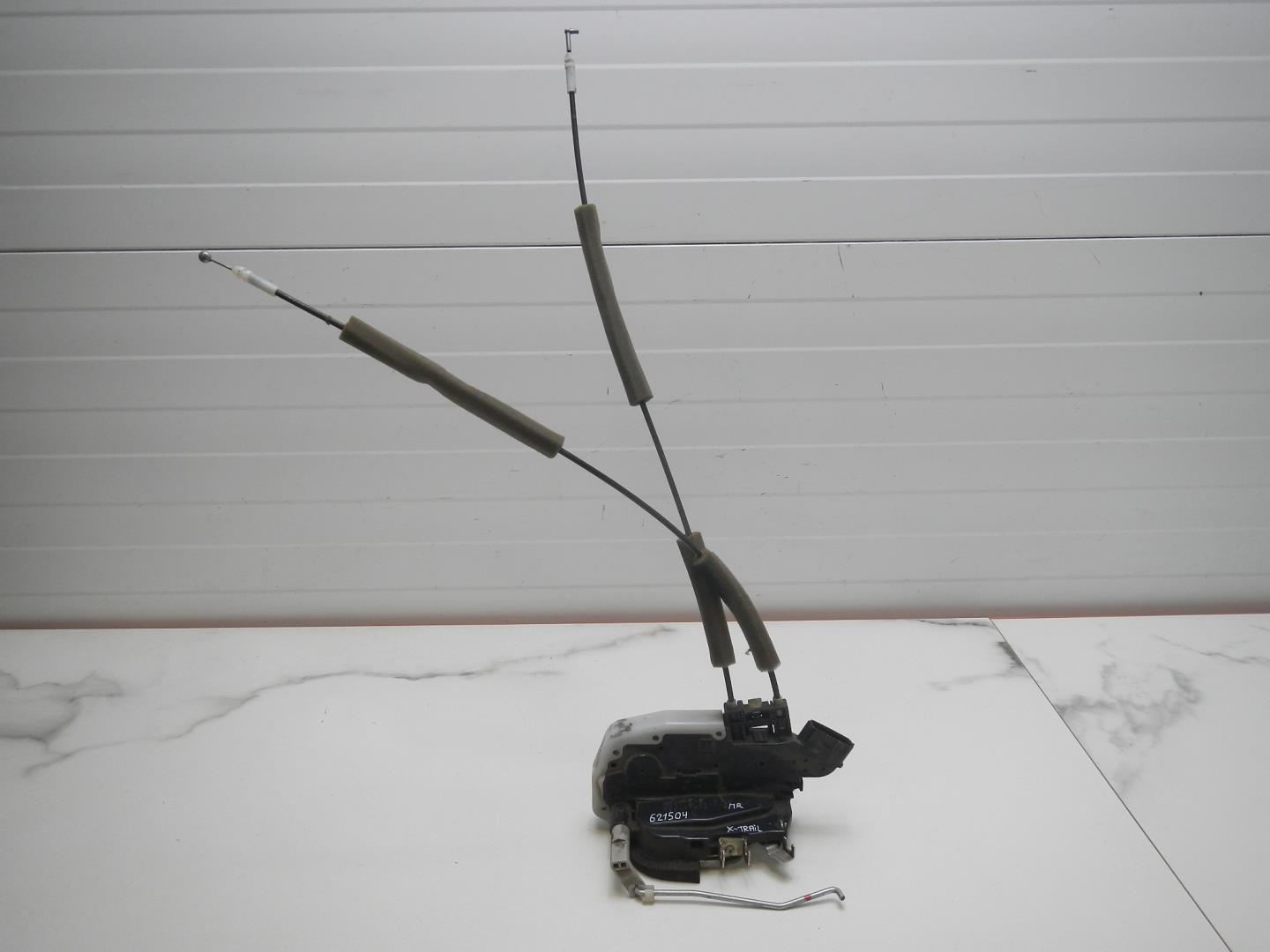 Замок двери передней правой