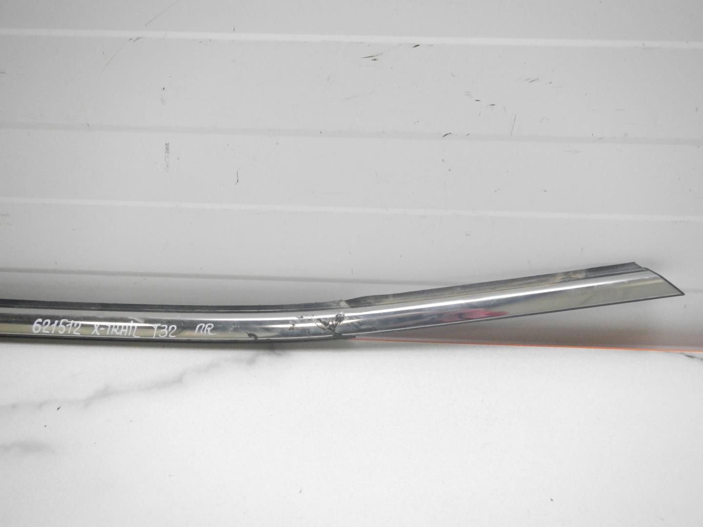 Накладка стекла переднего правого