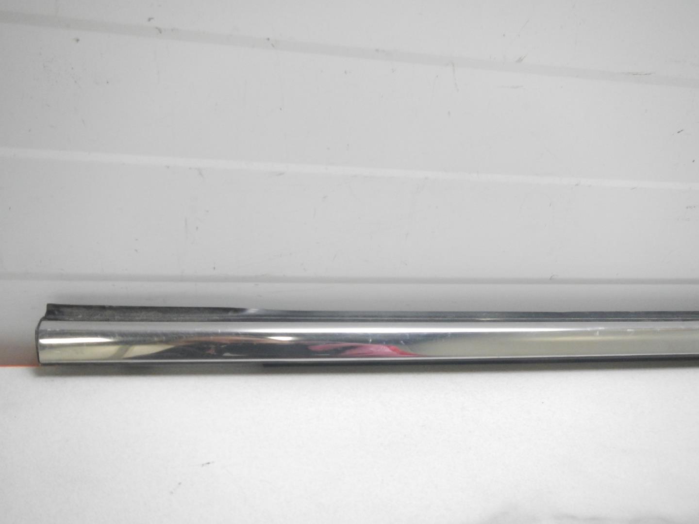 Накладка стекла переднего правого