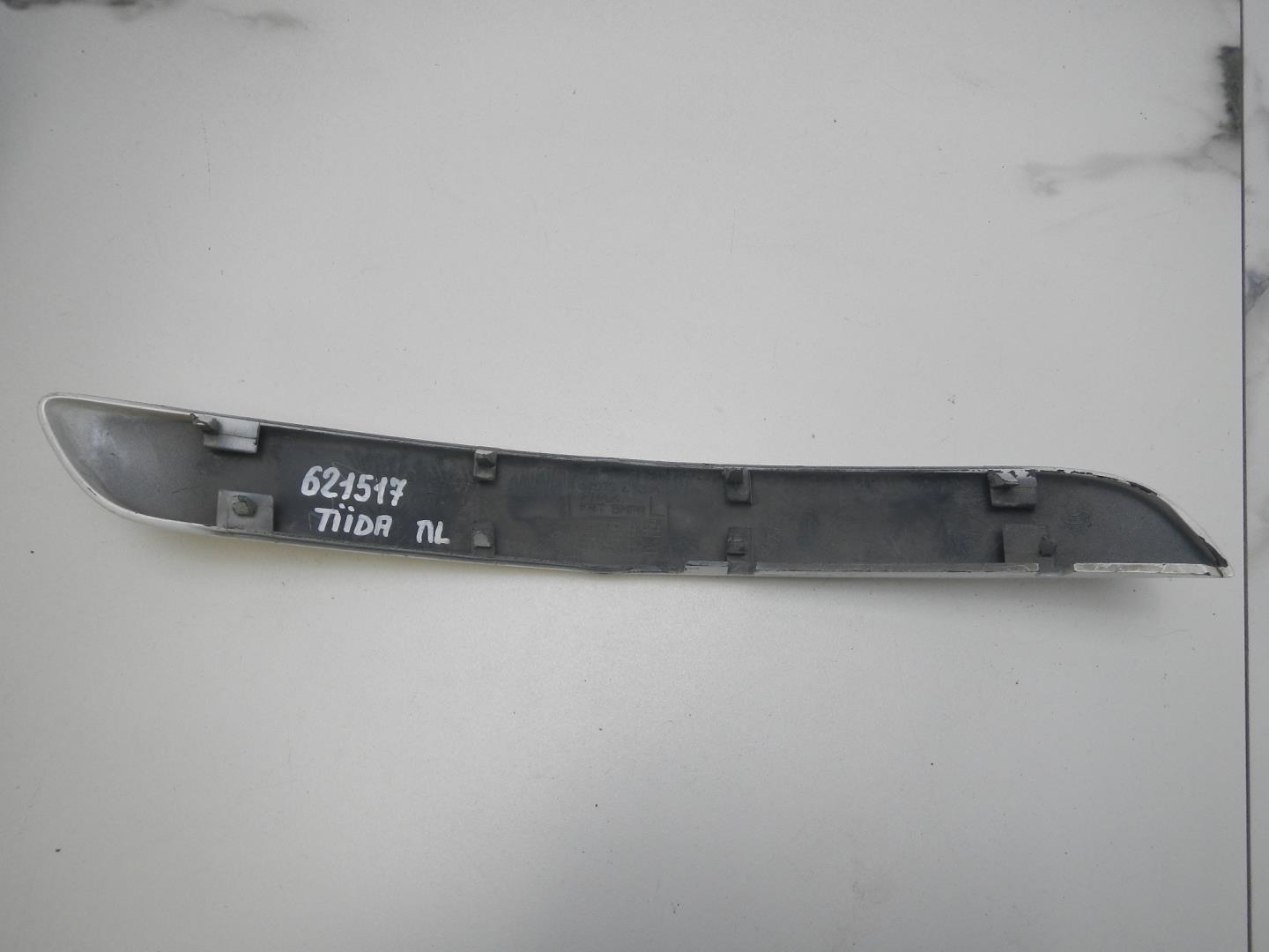 Молдинг переднего бампера левый