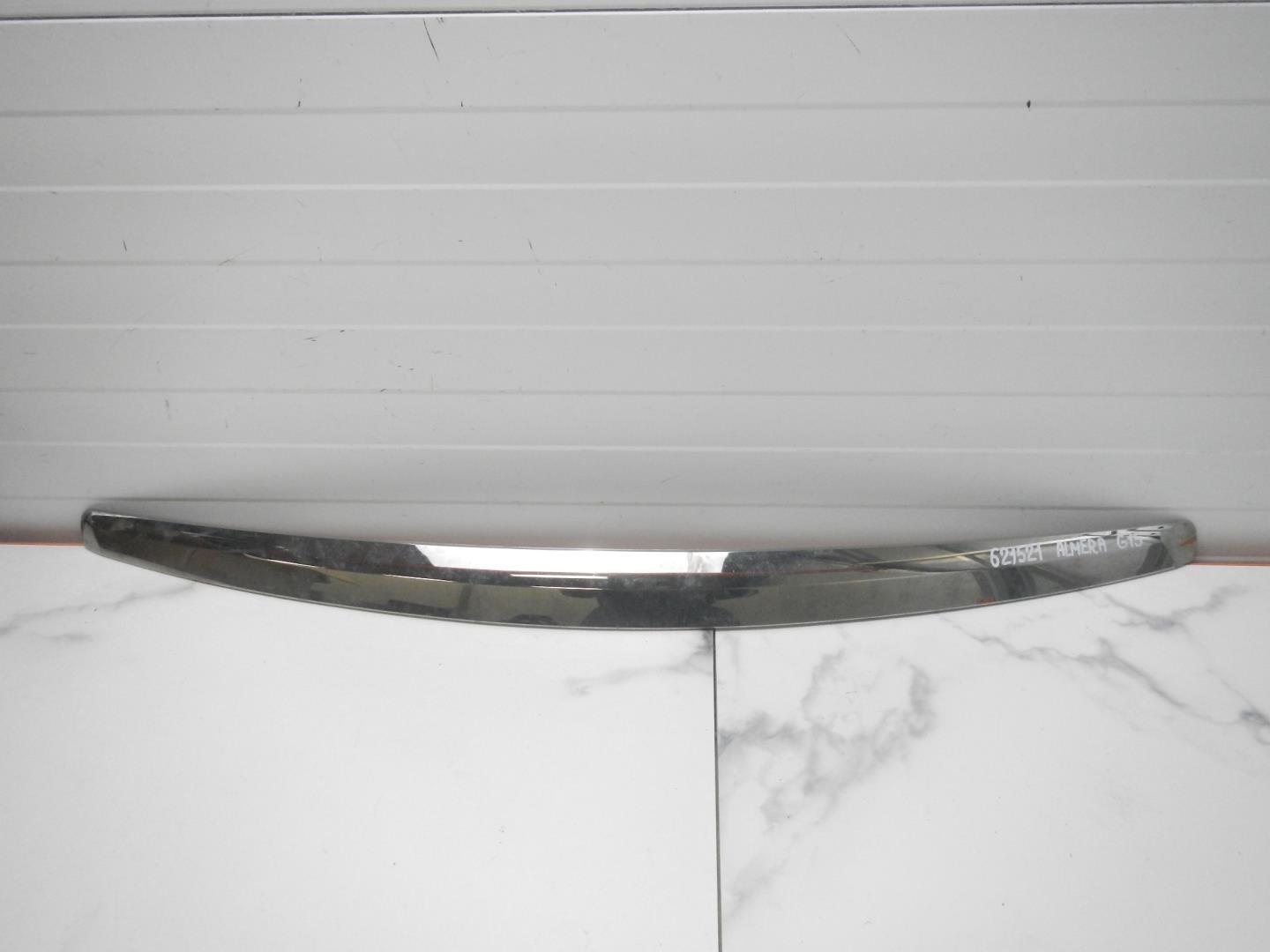 Молдинг капота