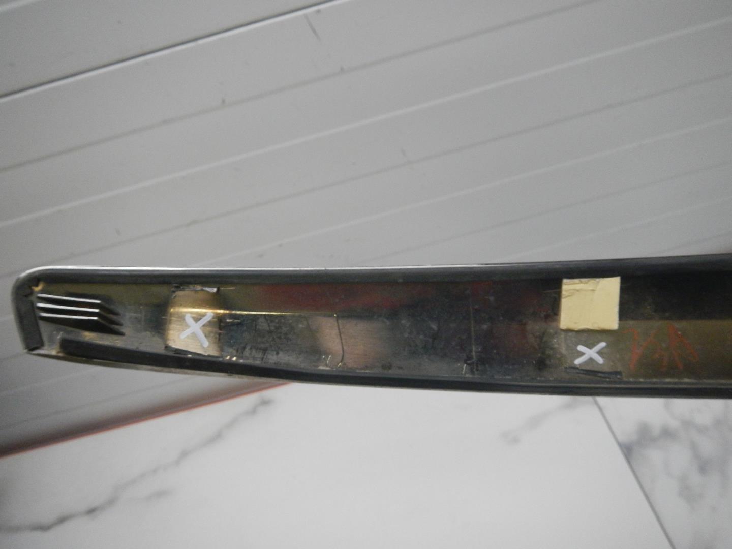 Молдинг капота