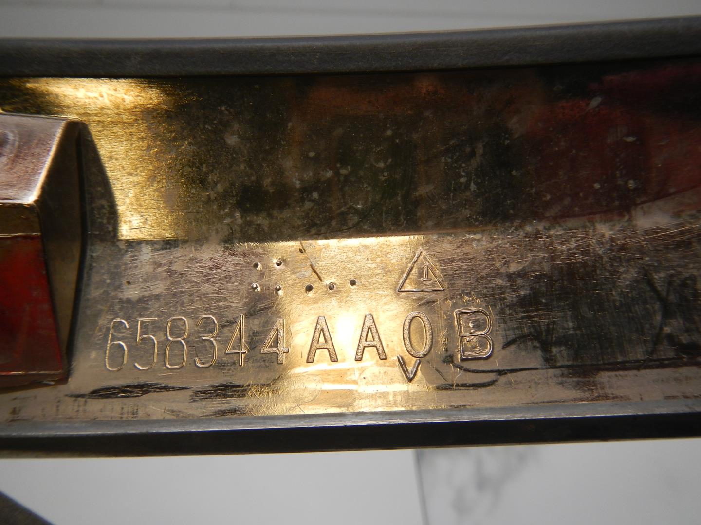 Молдинг капота