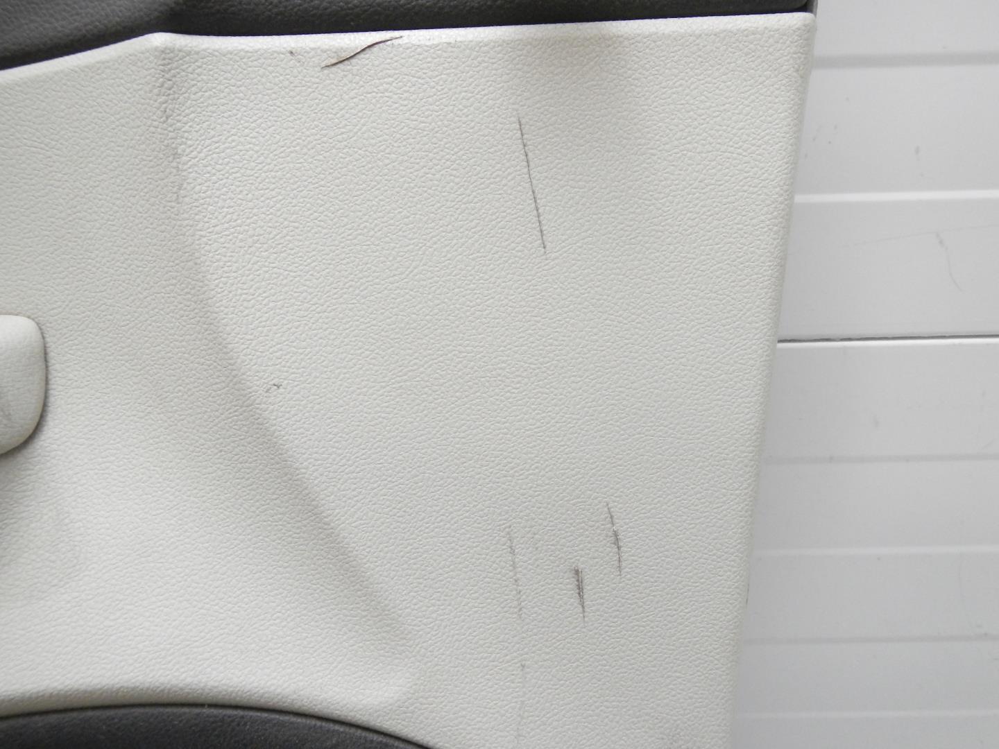 Обшивка двери передней левой