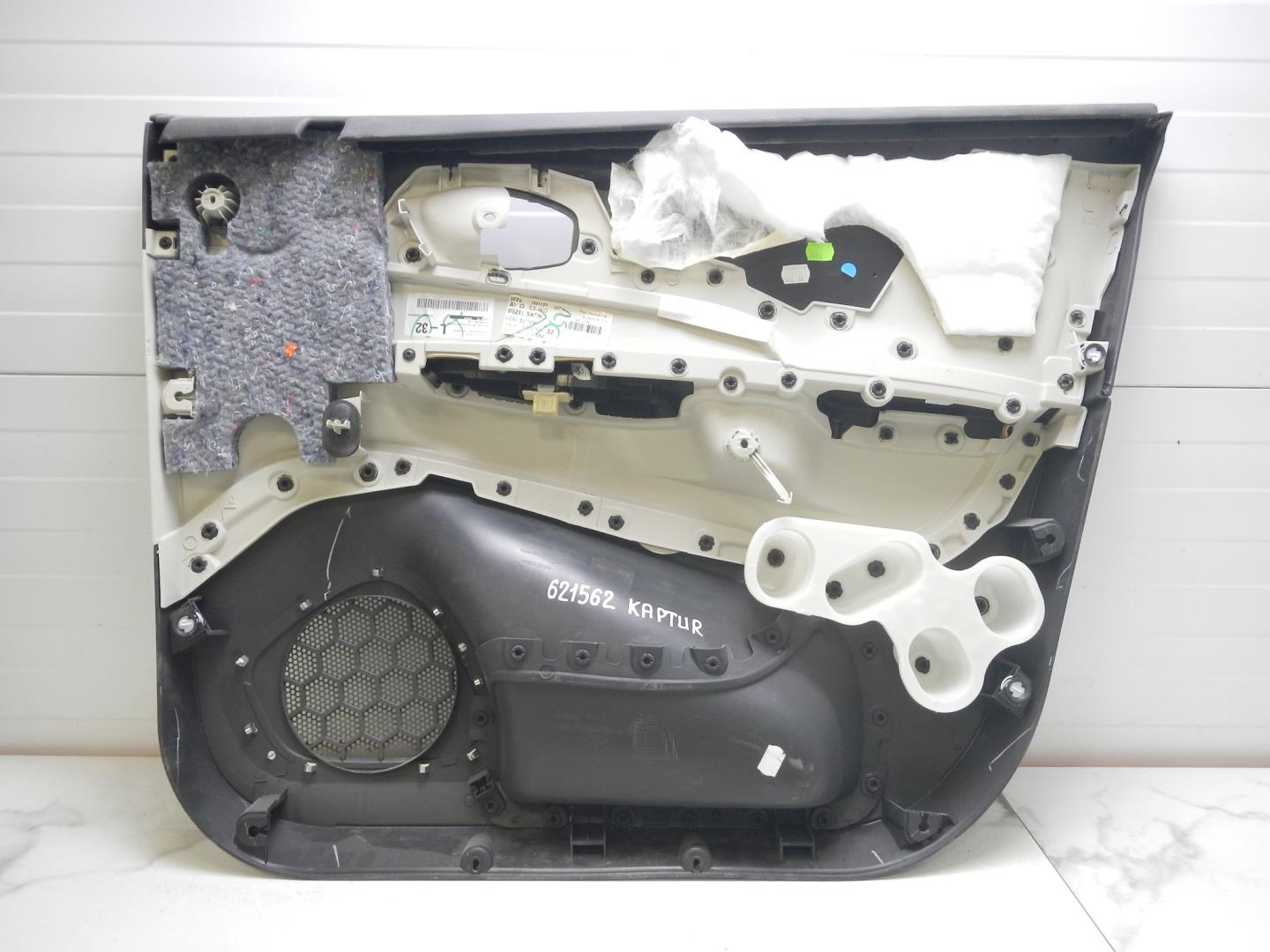 Обшивка двери передней левой