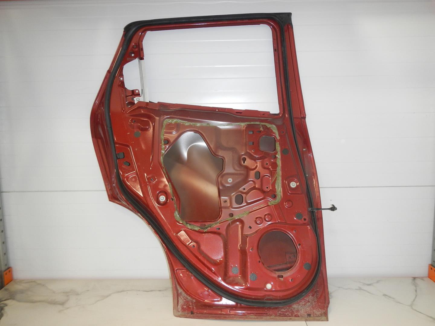 Дверь задняя левая