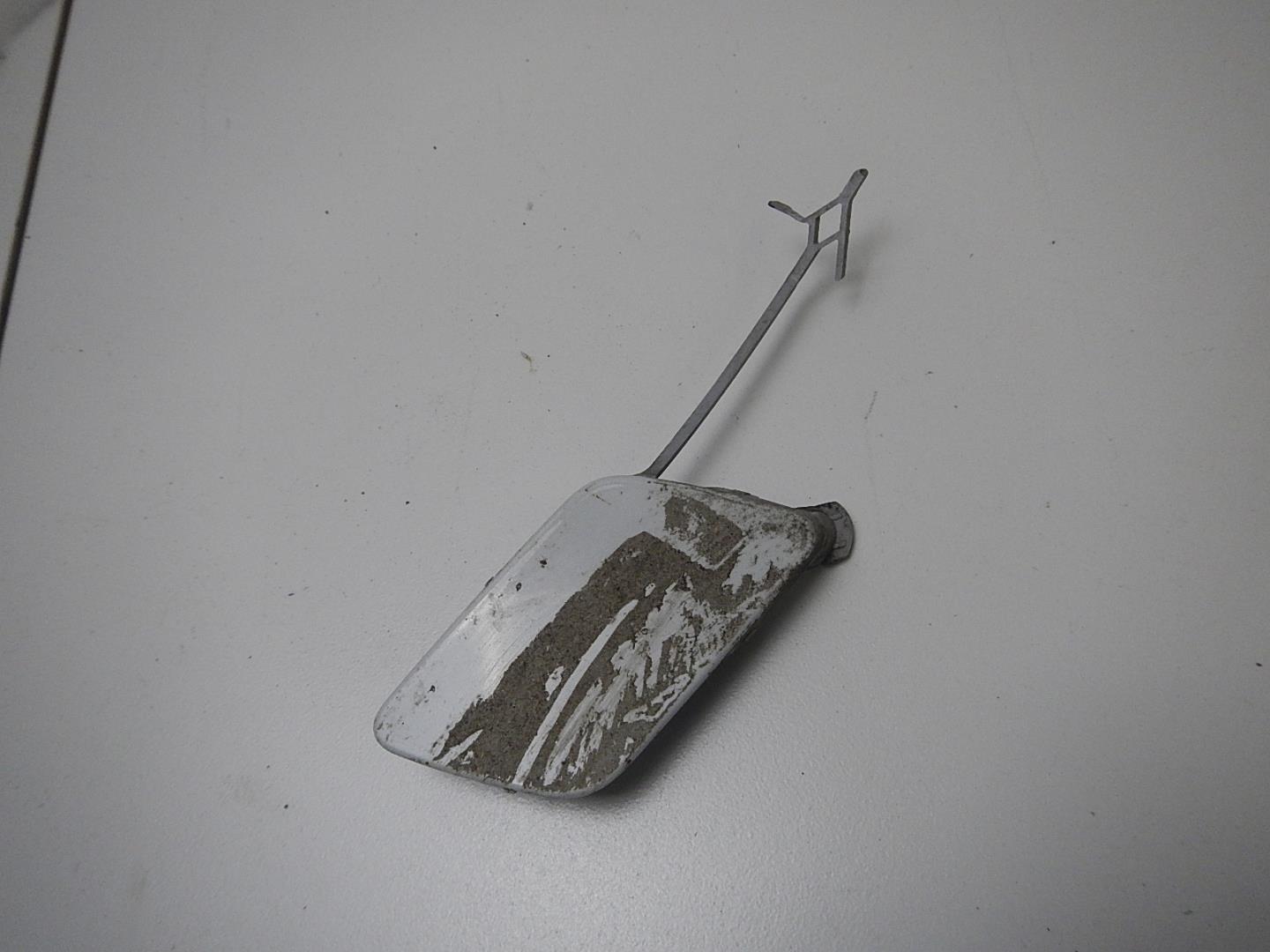 Заглушка буксировочного крюка