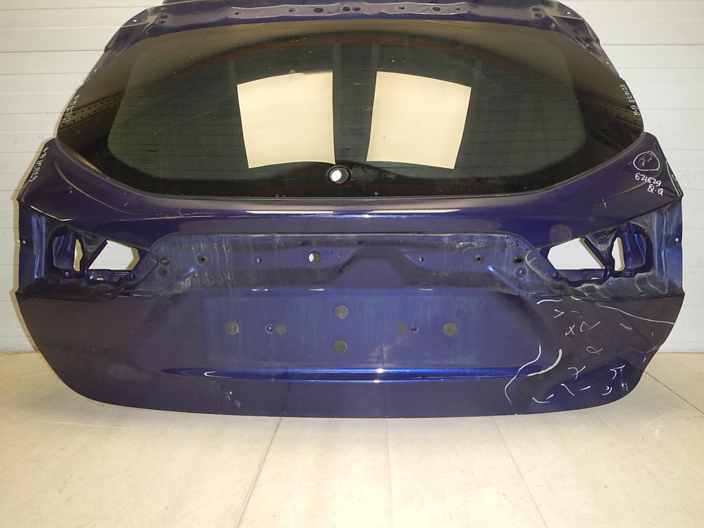 Дверь багажника