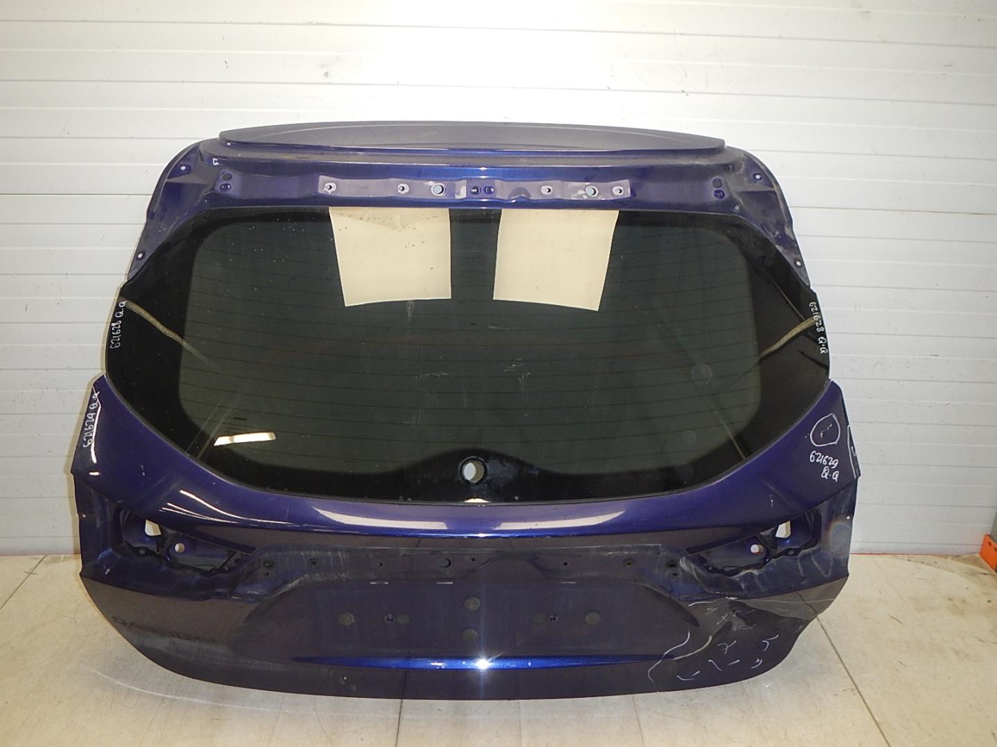 Дверь багажника