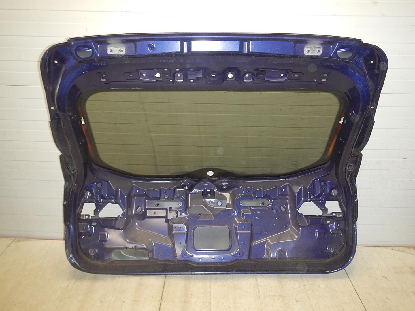 Дверь багажника