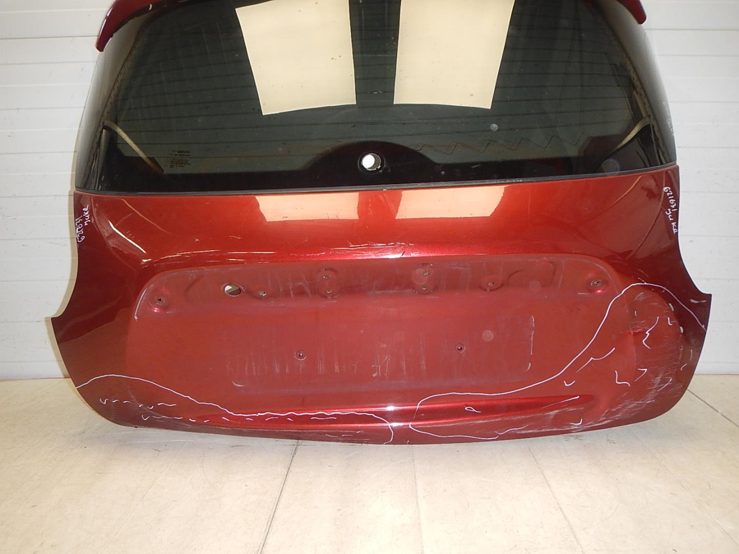 Дверь багажника