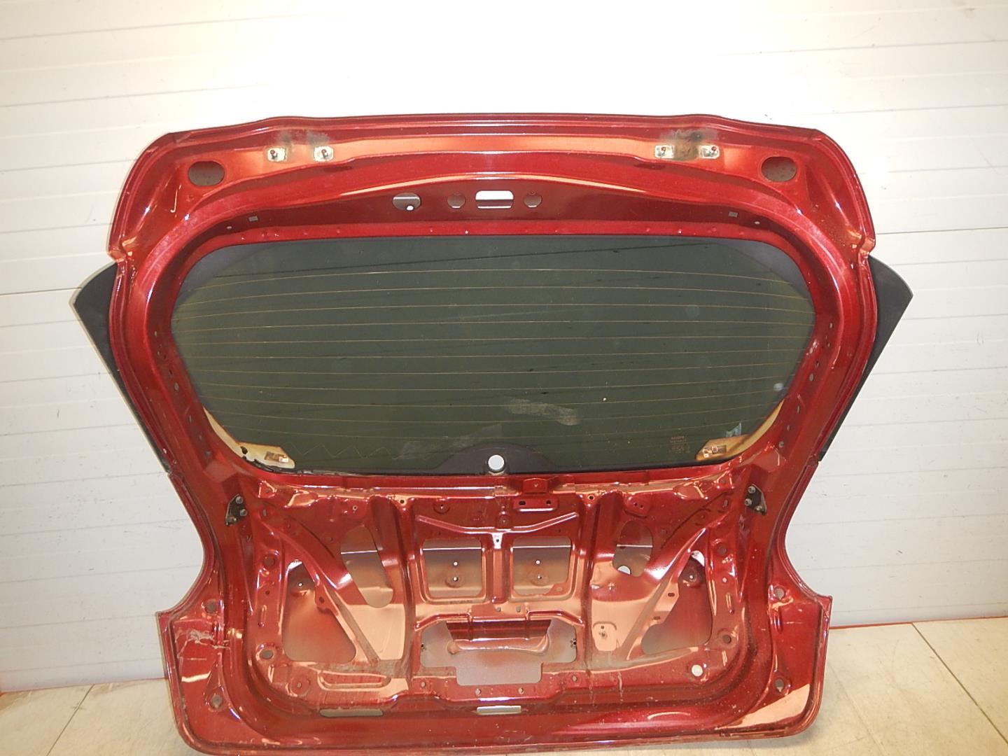 Дверь багажника