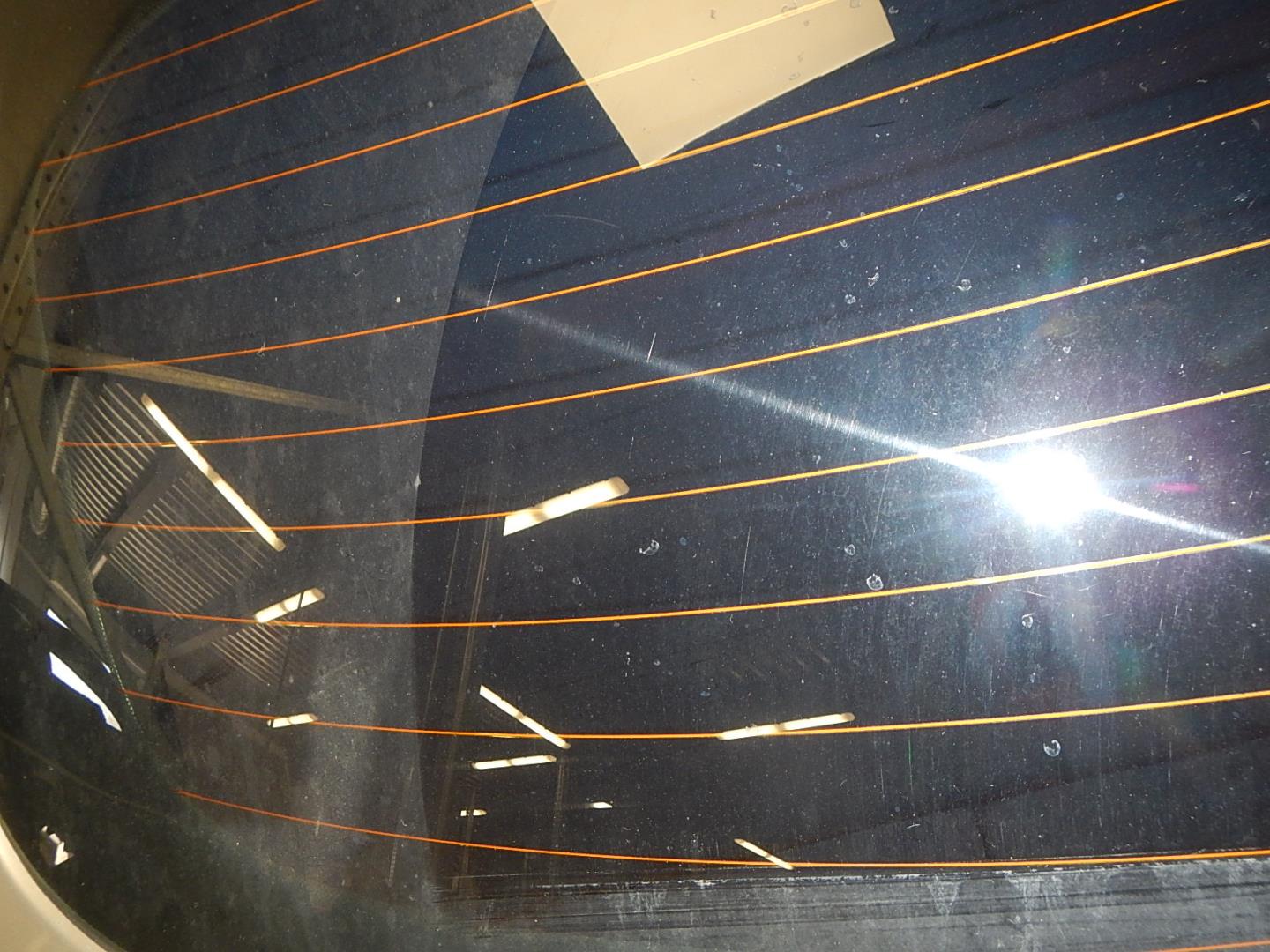 Стекло двери багажника