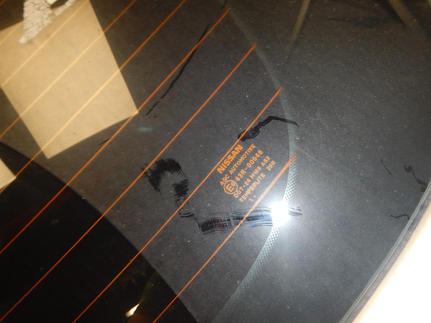 Стекло двери багажника