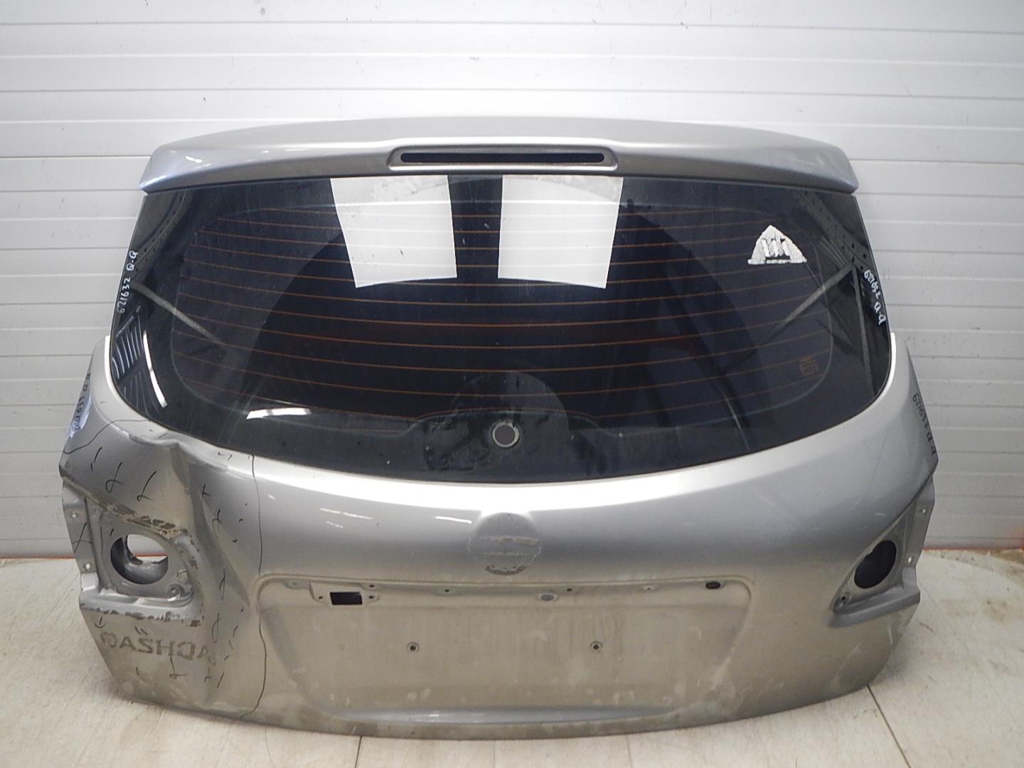 Дверь багажника