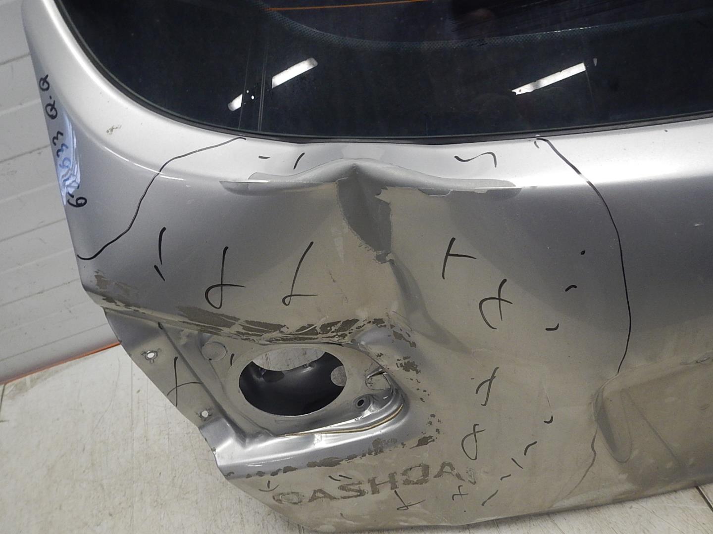 Дверь багажника