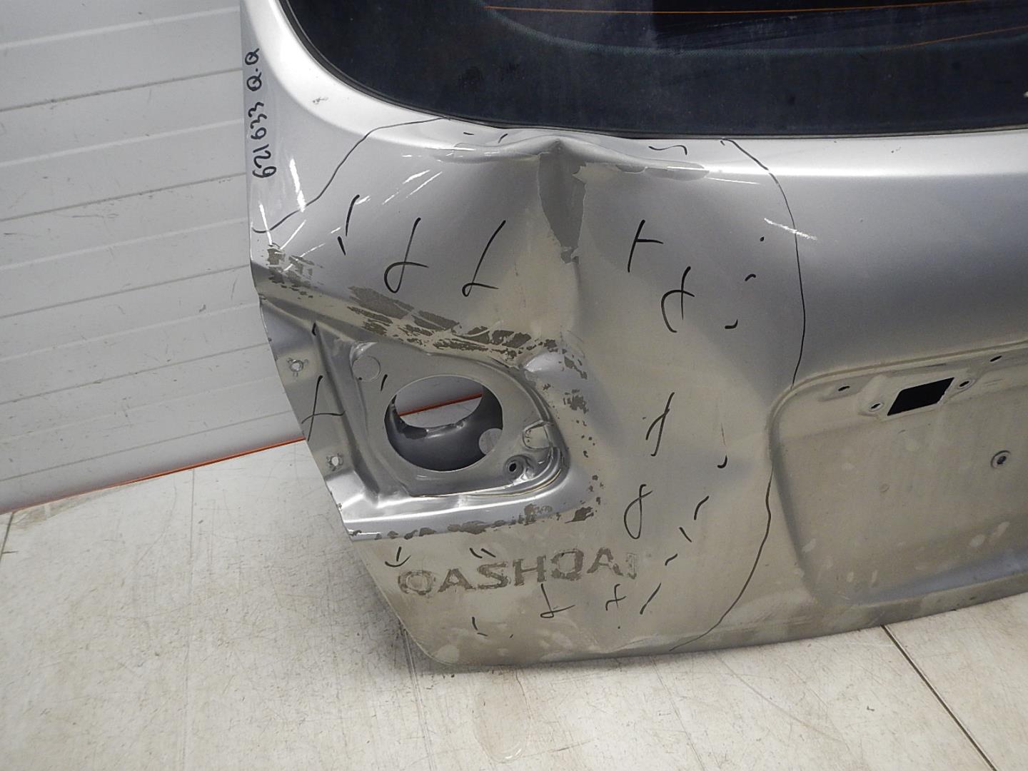 Дверь багажника