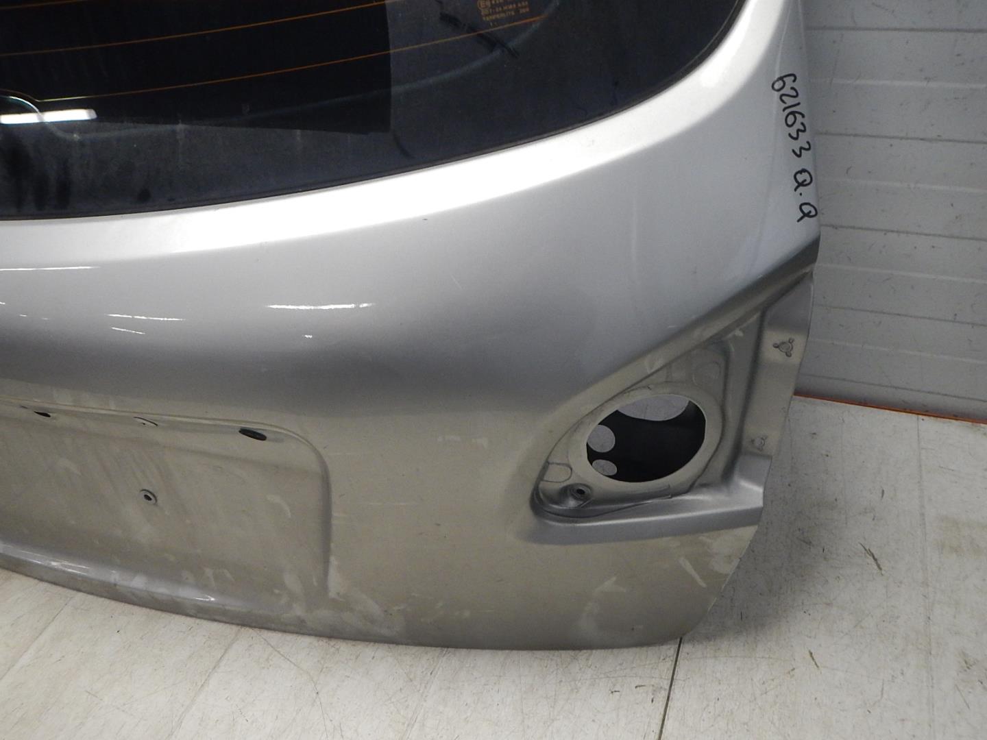 Дверь багажника