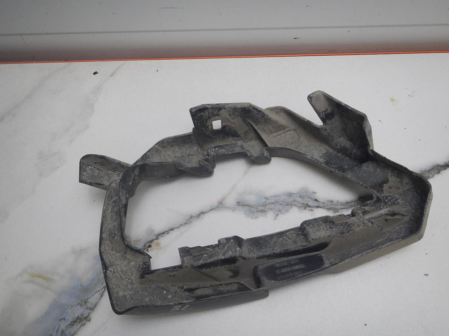 Кронштейн фары противотуманной левой