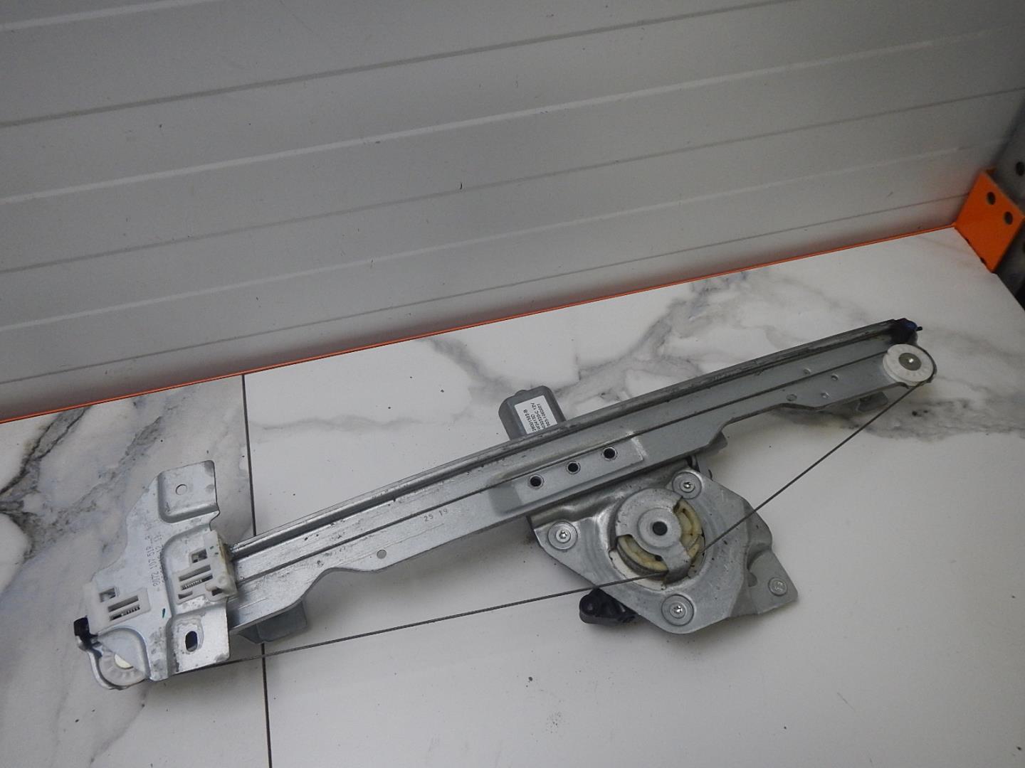 Стеклоподъемник электр. передний левый