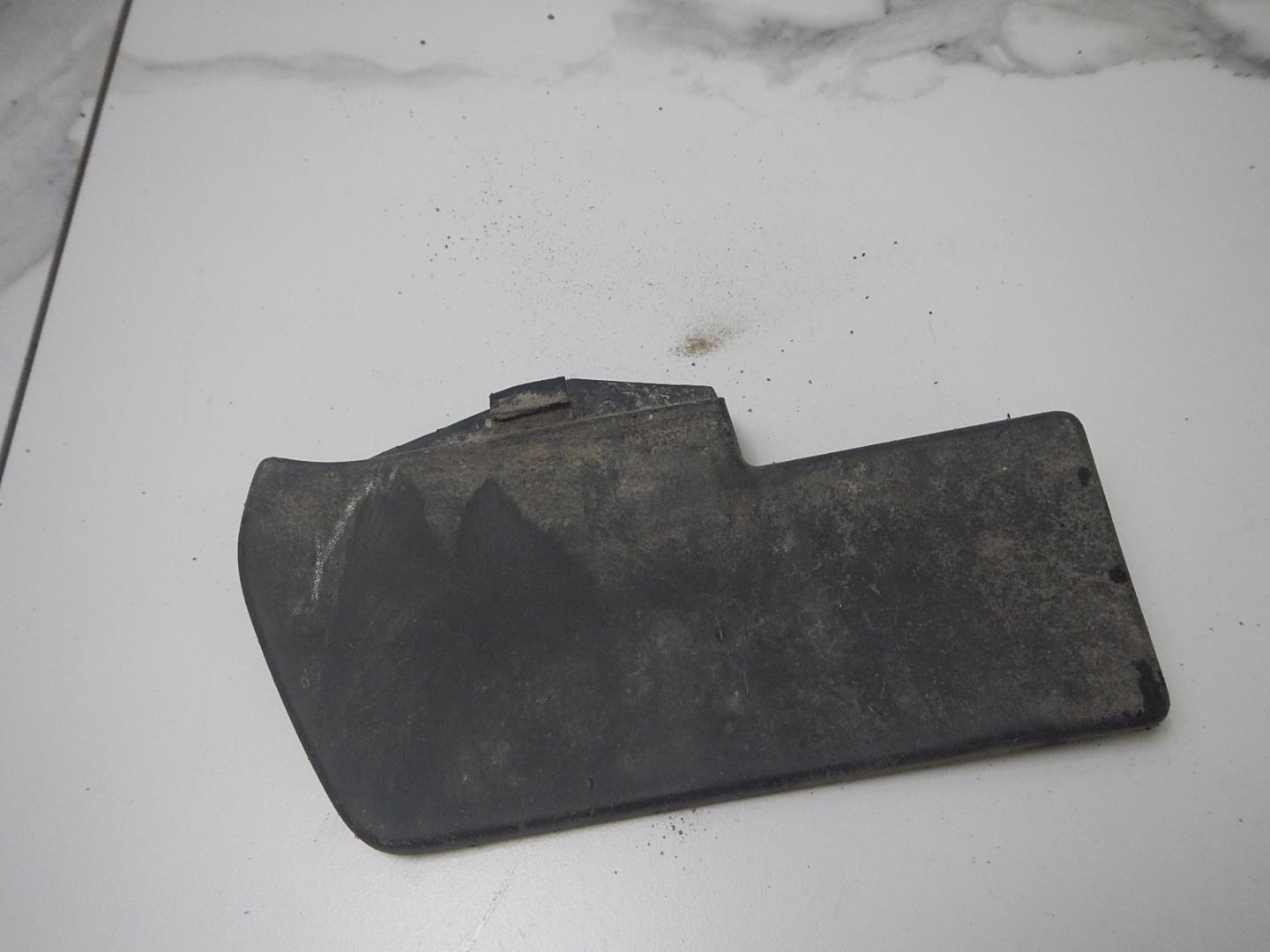 Брызговик задний левый