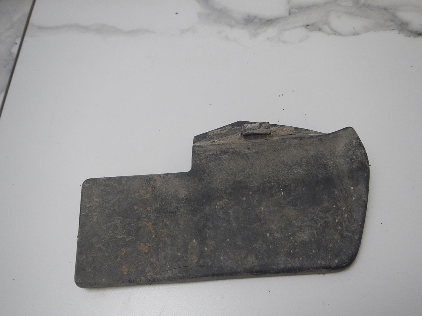 Брызговик задний правый