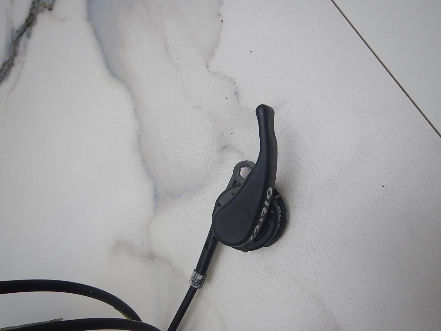 Трос открывания капота