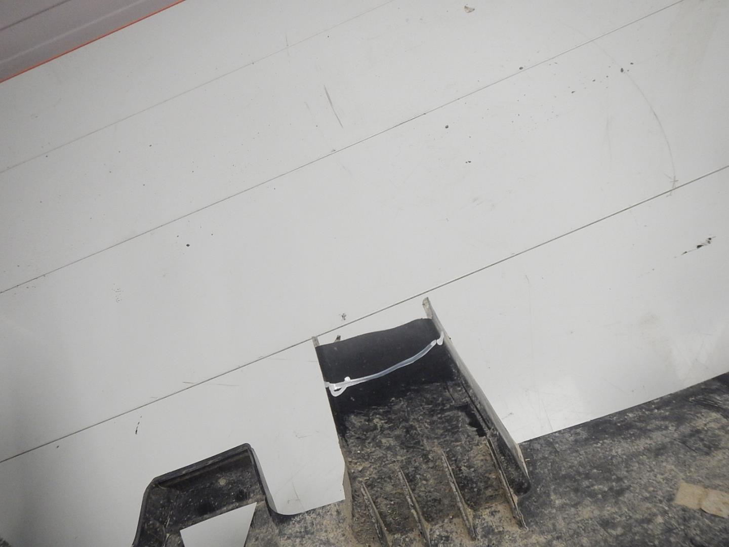 Молдинг переднего бампера левый