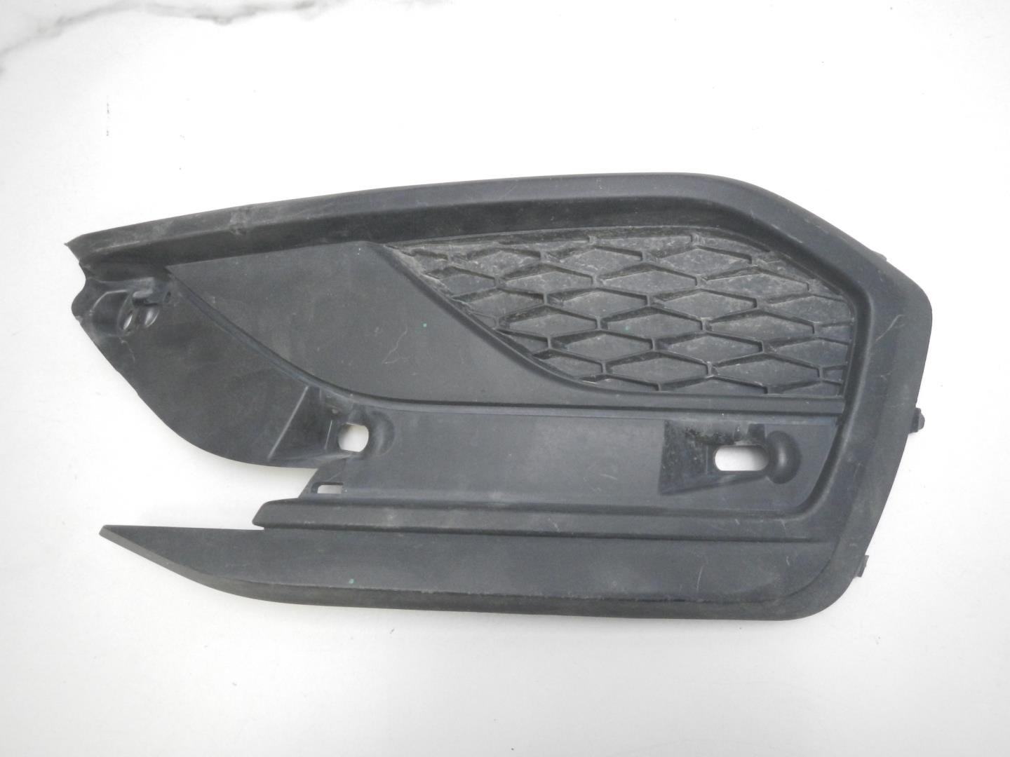 Решетка в бампер левая